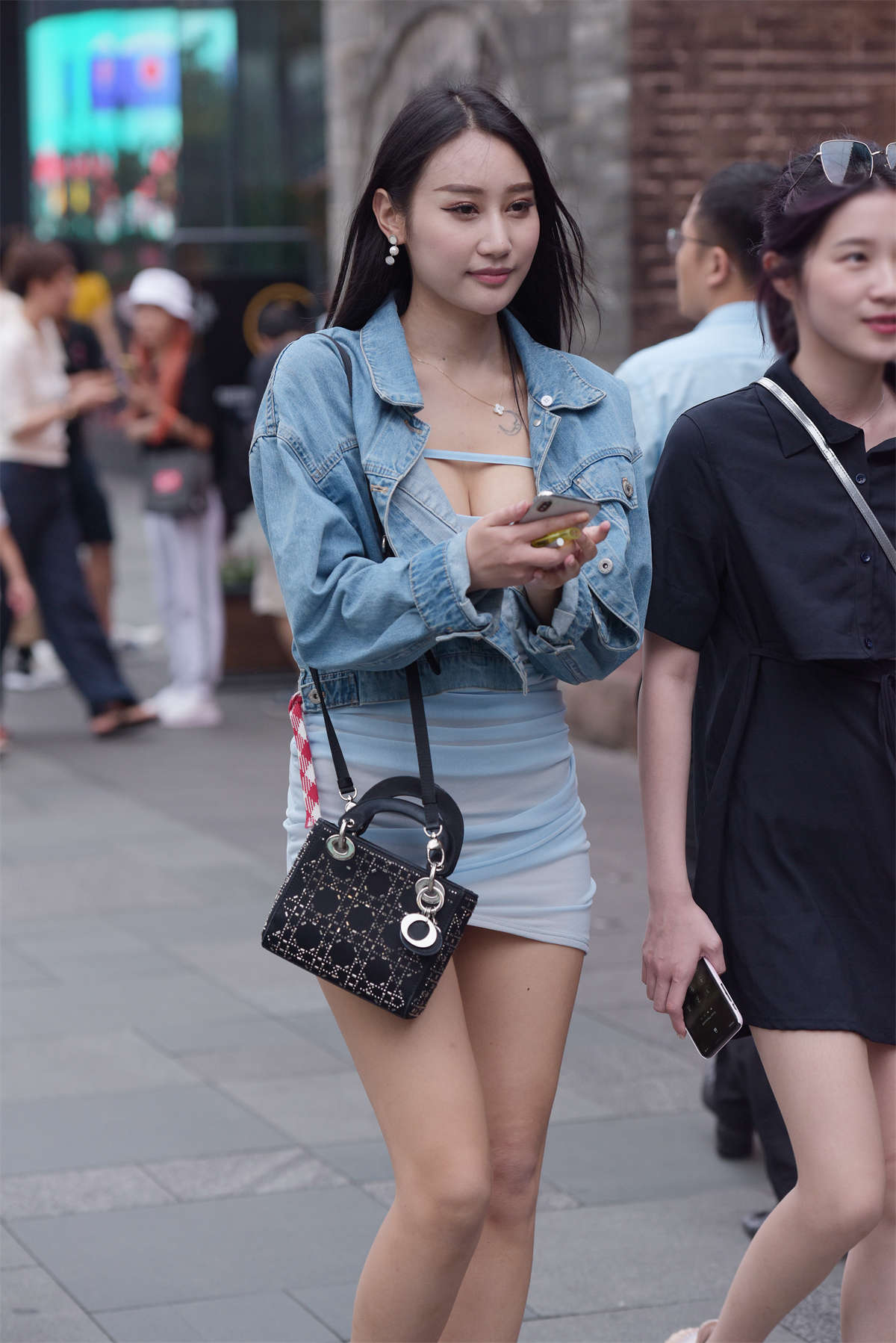 好身材藏不住-日更街拍