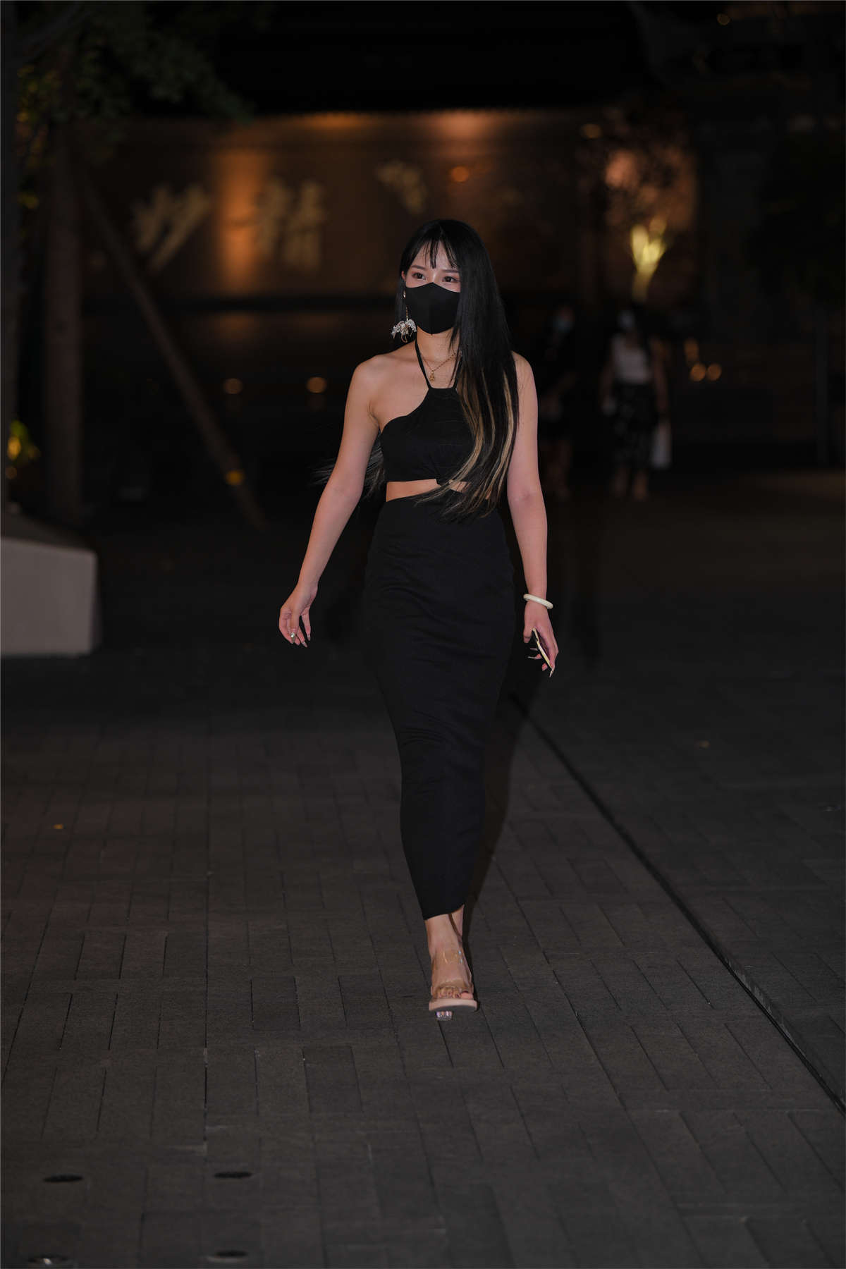 图片[2]-魅力黑色长裙-日更街拍