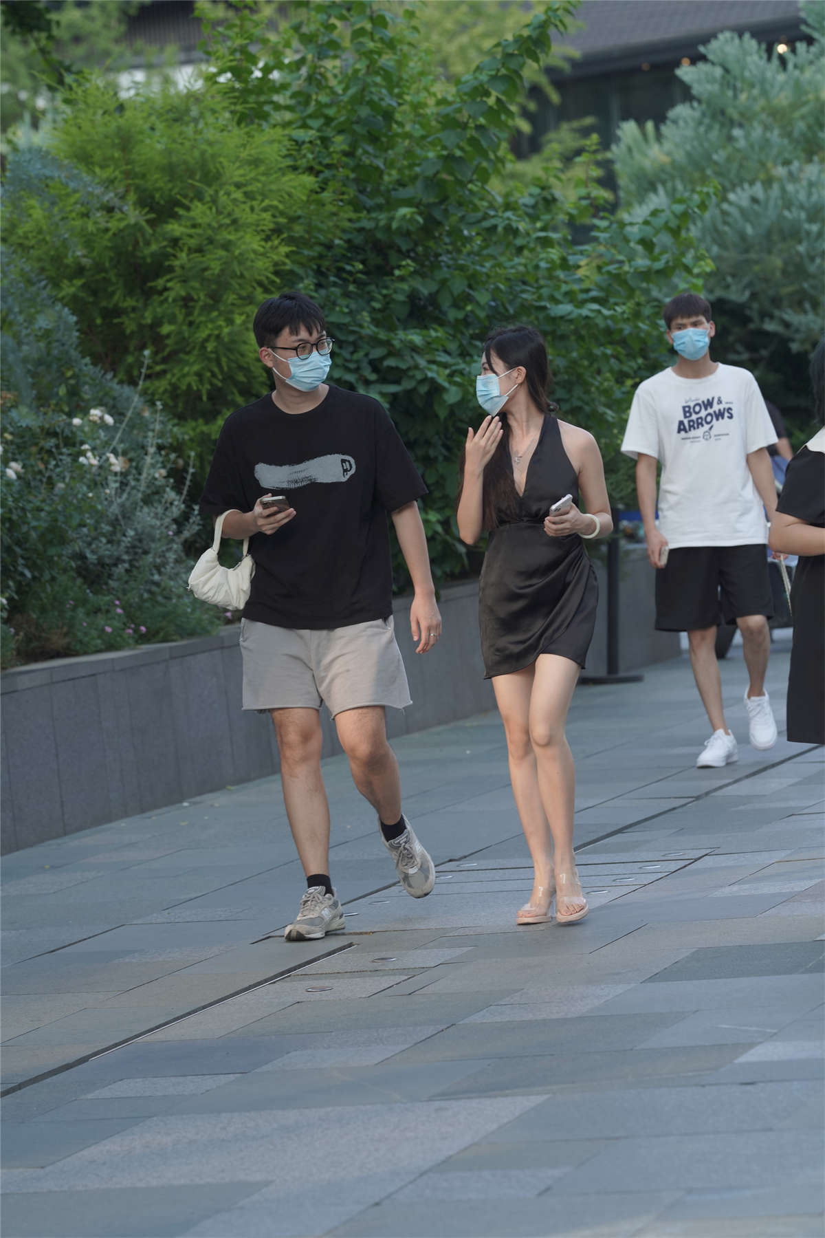 图片[2]-大气美丽吊带裙-日更街拍