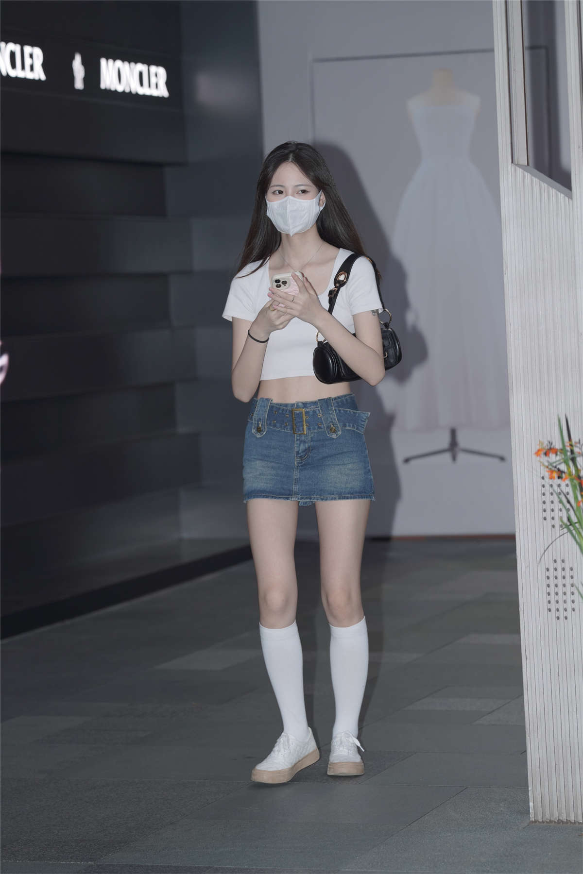 图片[2]-性感超短牛仔裙美眉-日更街拍