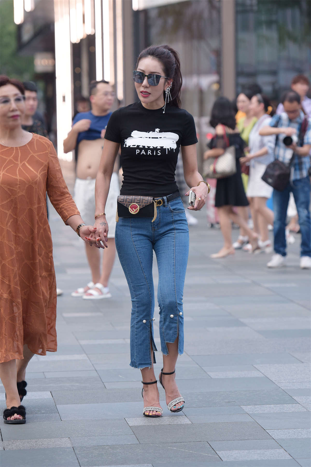 图片[2]-牛仔裤飒爽显身材-日更街拍