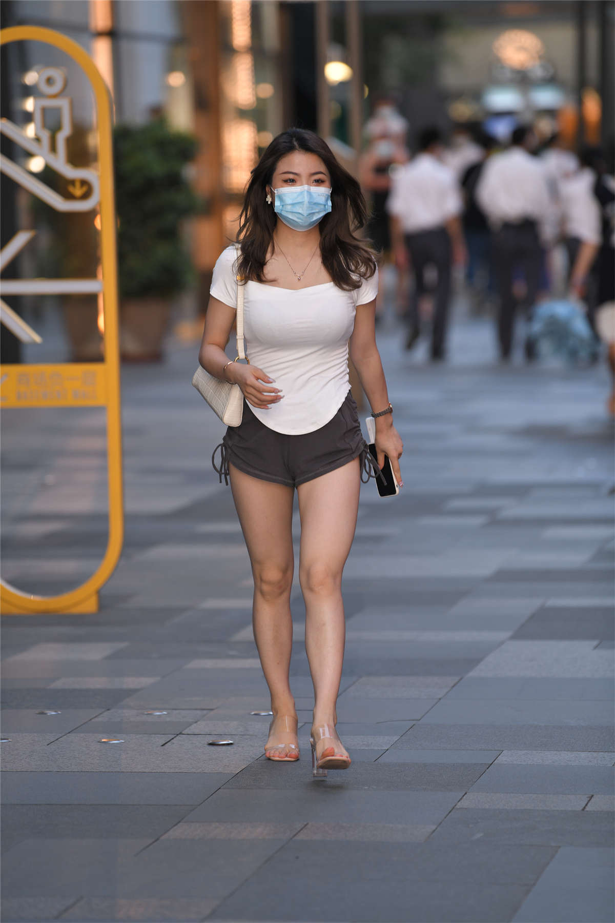 灰色热裤美腿凉高-日更街拍