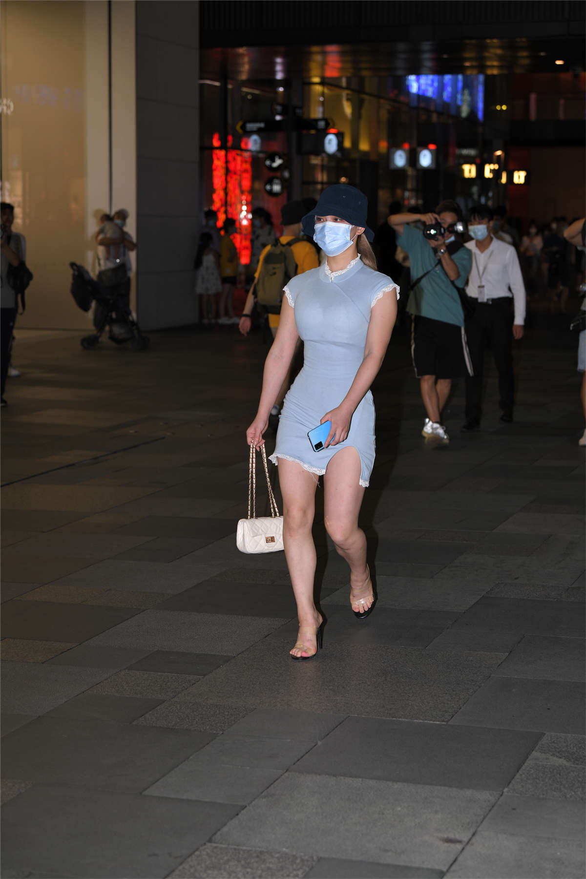 图片[2]-蓝色紧身包臀裙短翘臀-日更街拍