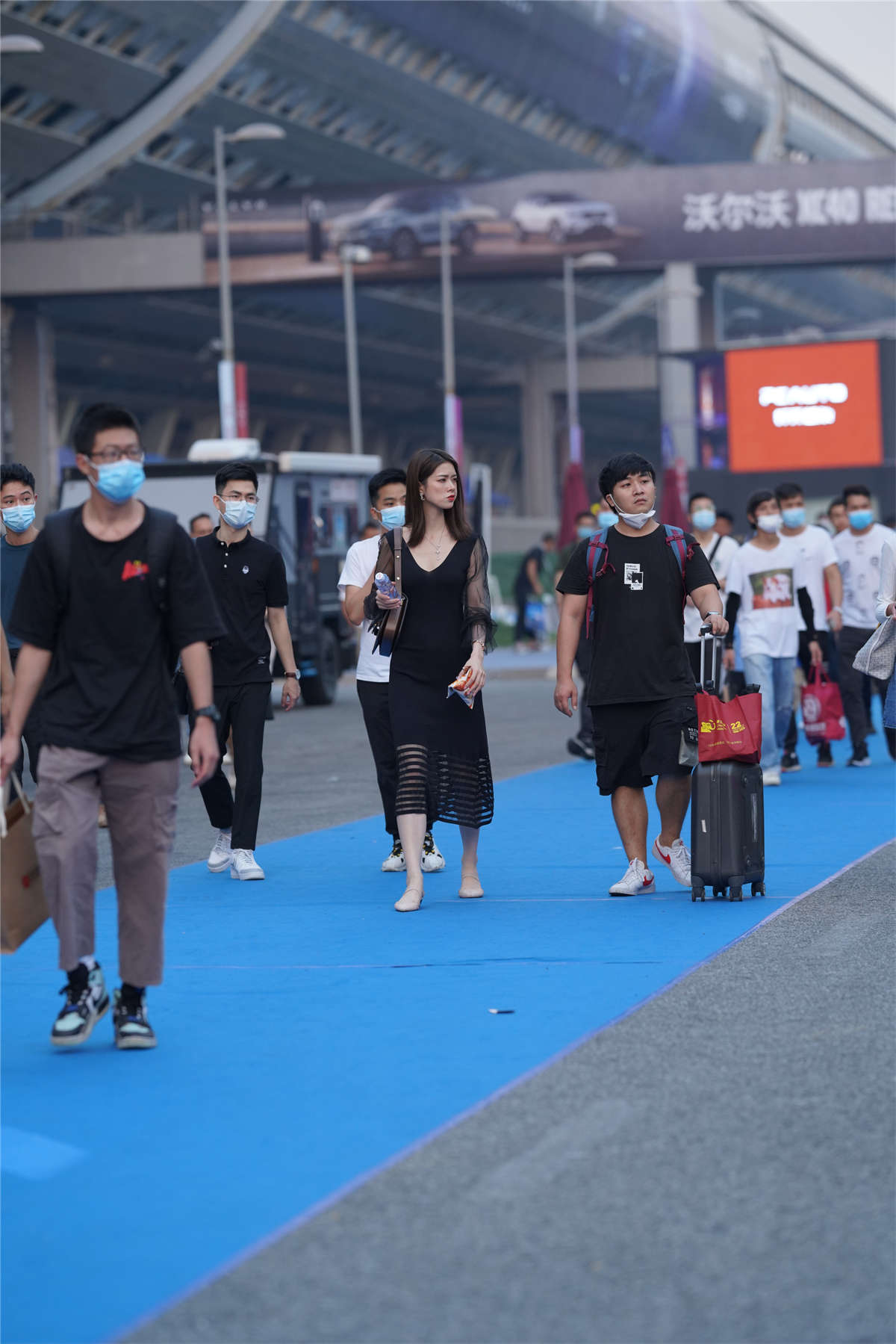 图片[2]-黑色长裙蕾丝-日更街拍