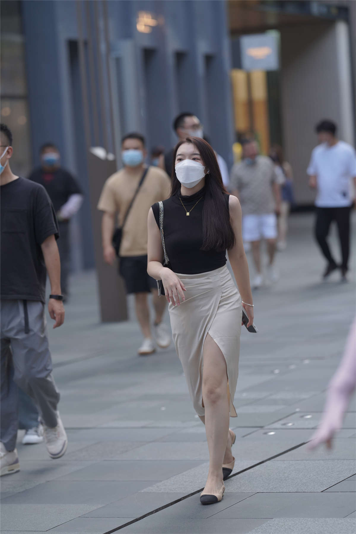 图片[2]-裹身开衩美腿-日更街拍