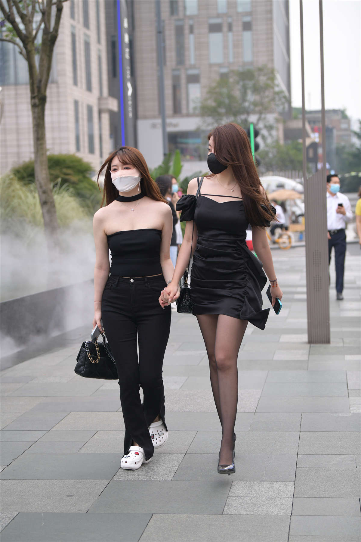 图片[2]-时尚黑色吊带裙-日更街拍