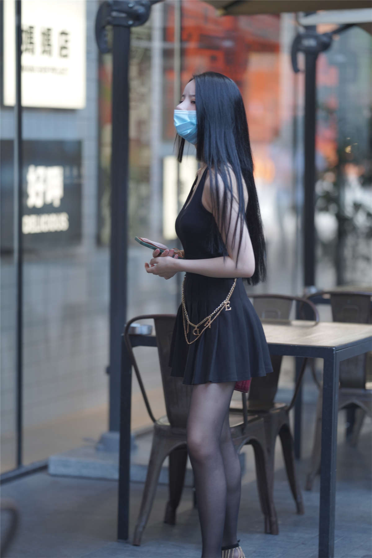 黑丝美腿-日更街拍