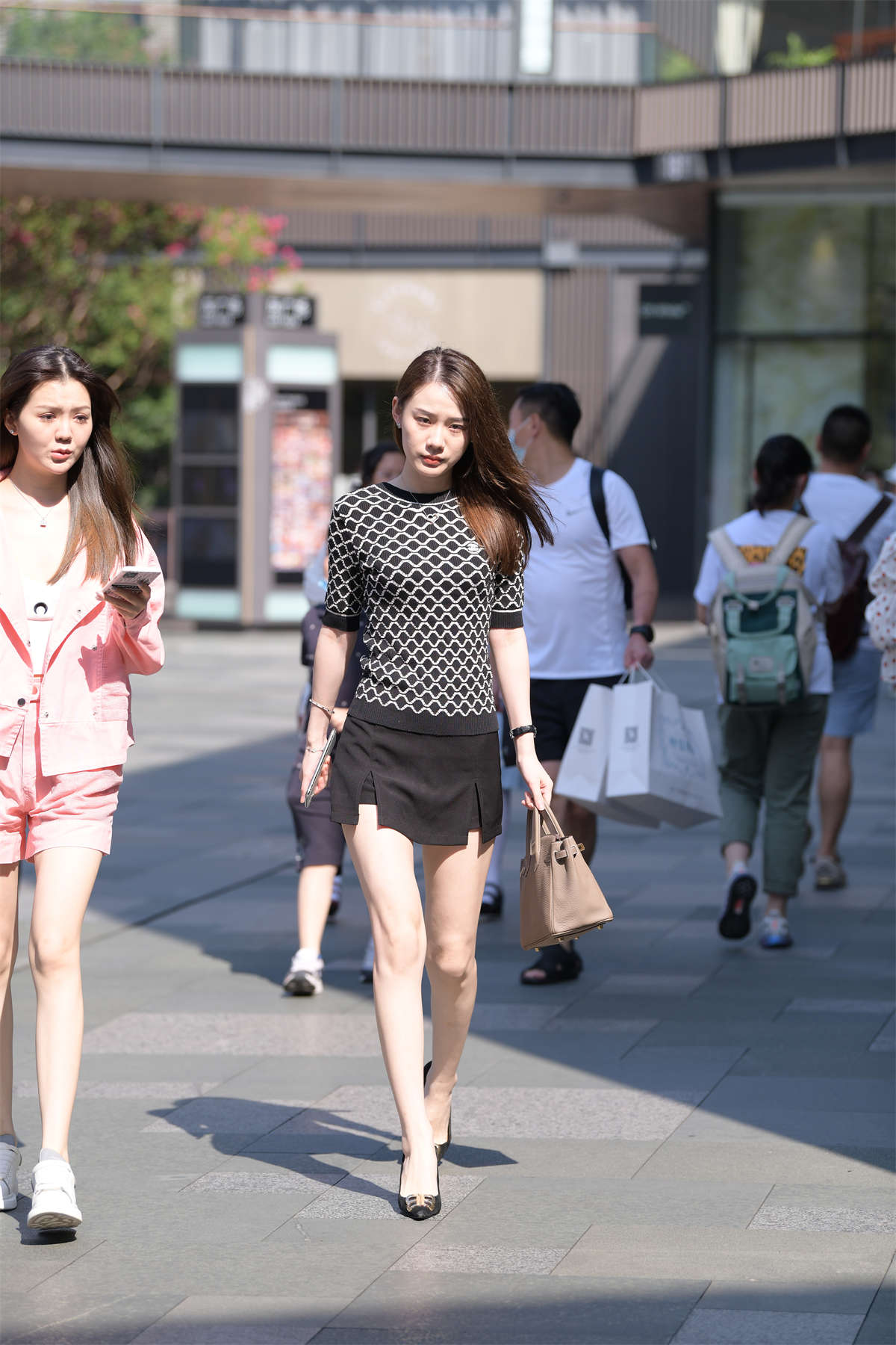 图片[2]-短裤白嫩美腿高跟-日更街拍