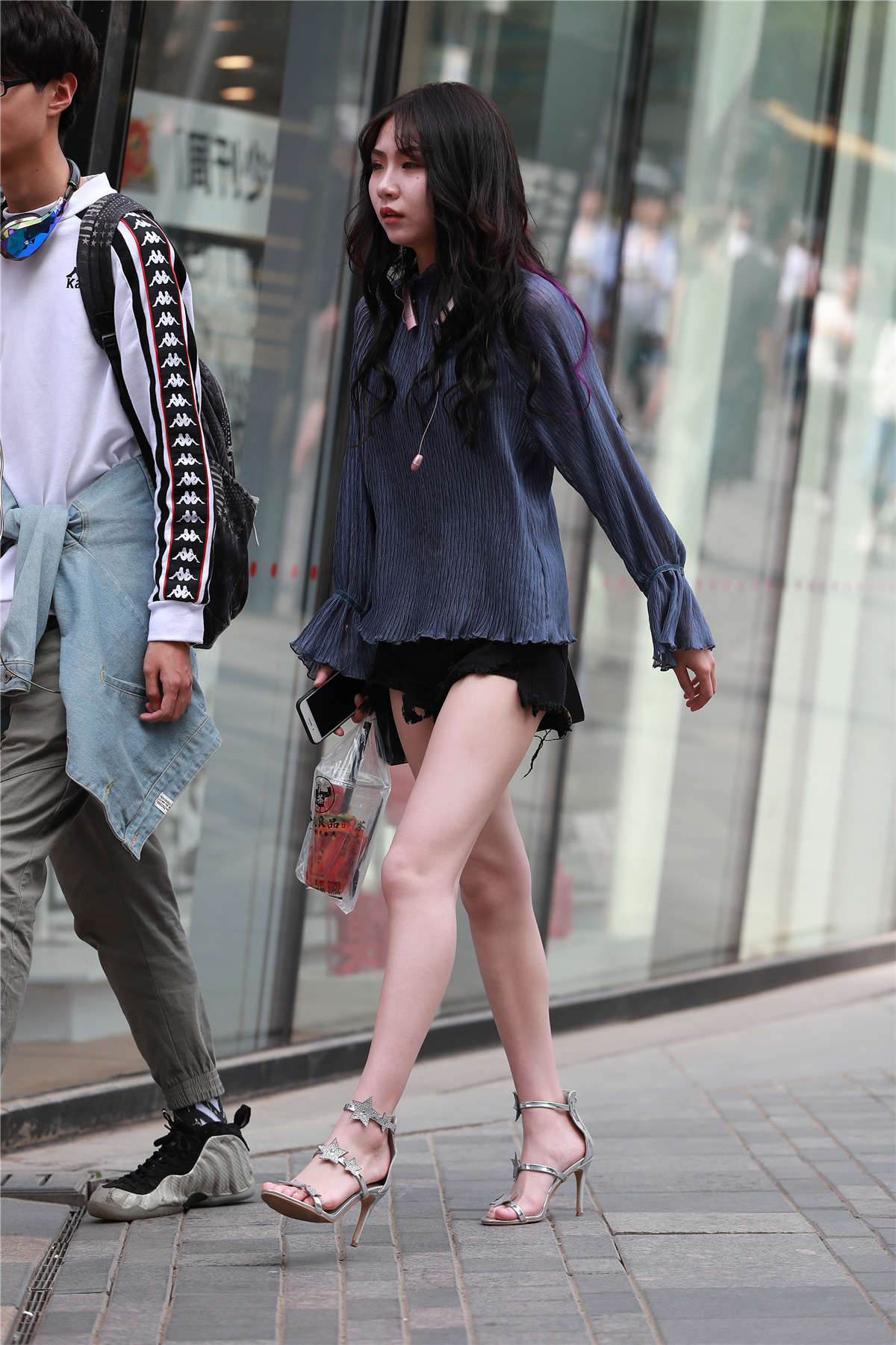图片[2]-热裤美腿凉高-日更街拍