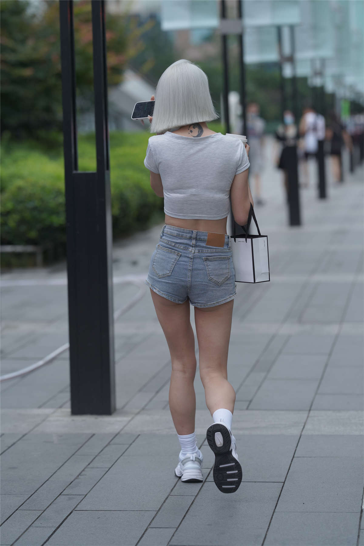 图片[2]-简单活力短裤-日更街拍