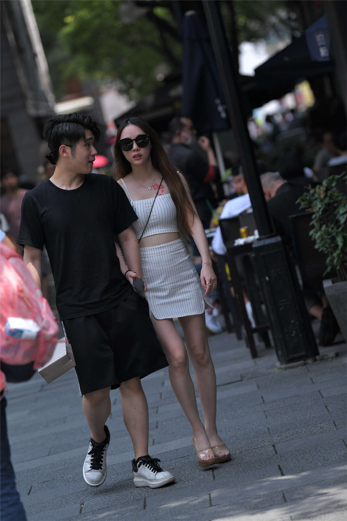 图片[2]-短裙美腿凉高美脚凉拖-日更街拍