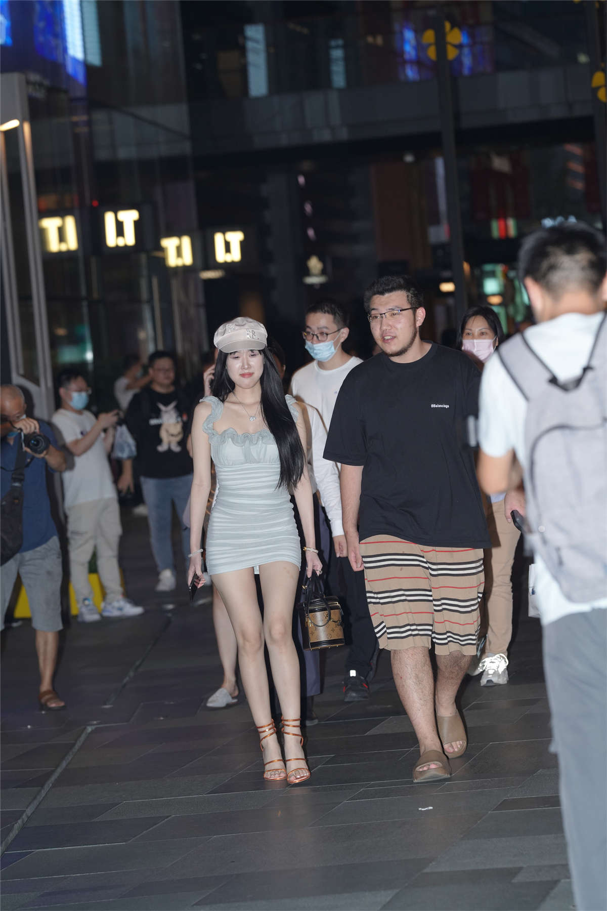 图片[2]-包臀裙少妇-日更街拍