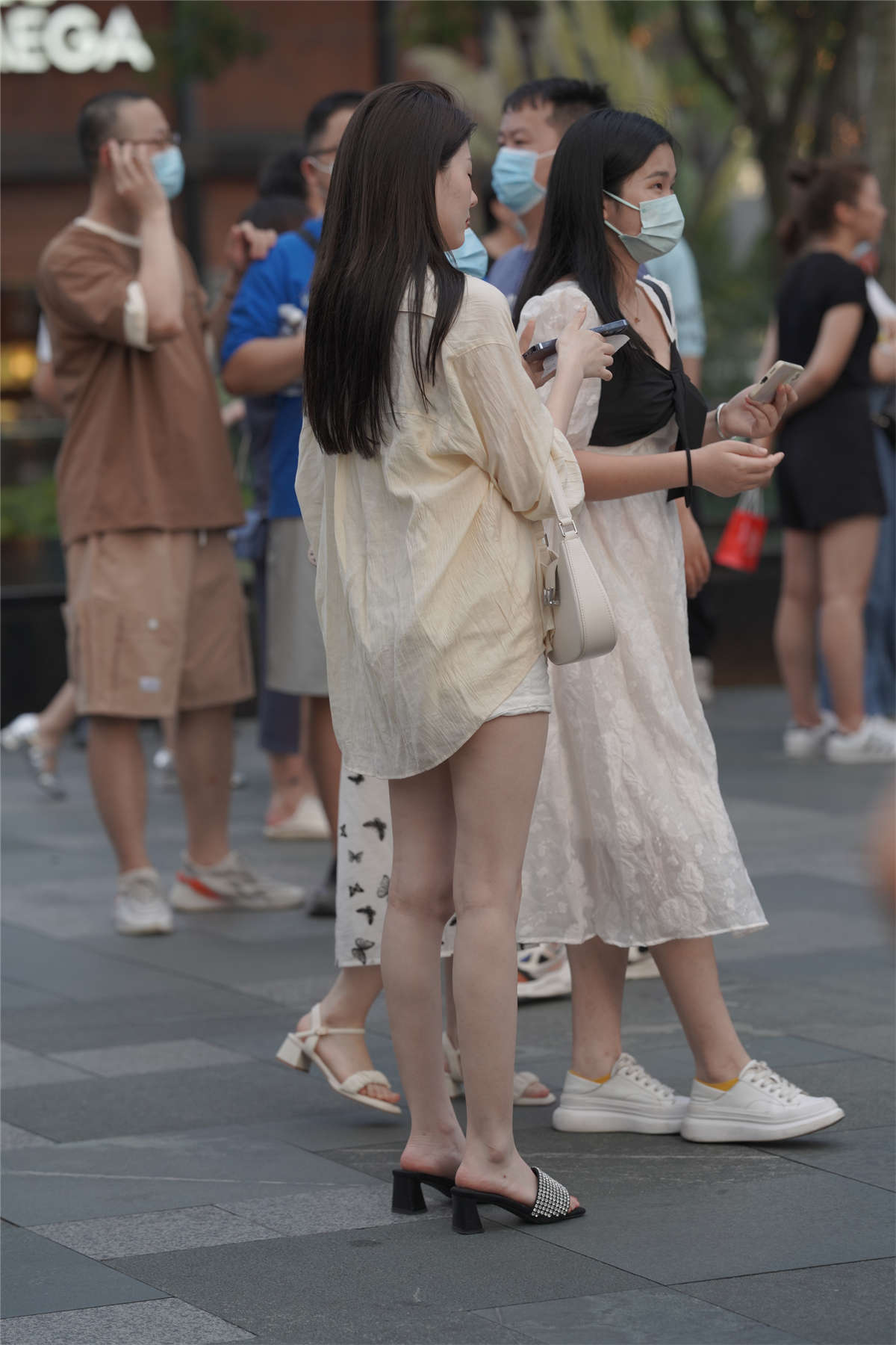 图片[2]-温婉甜美姑娘-日更街拍