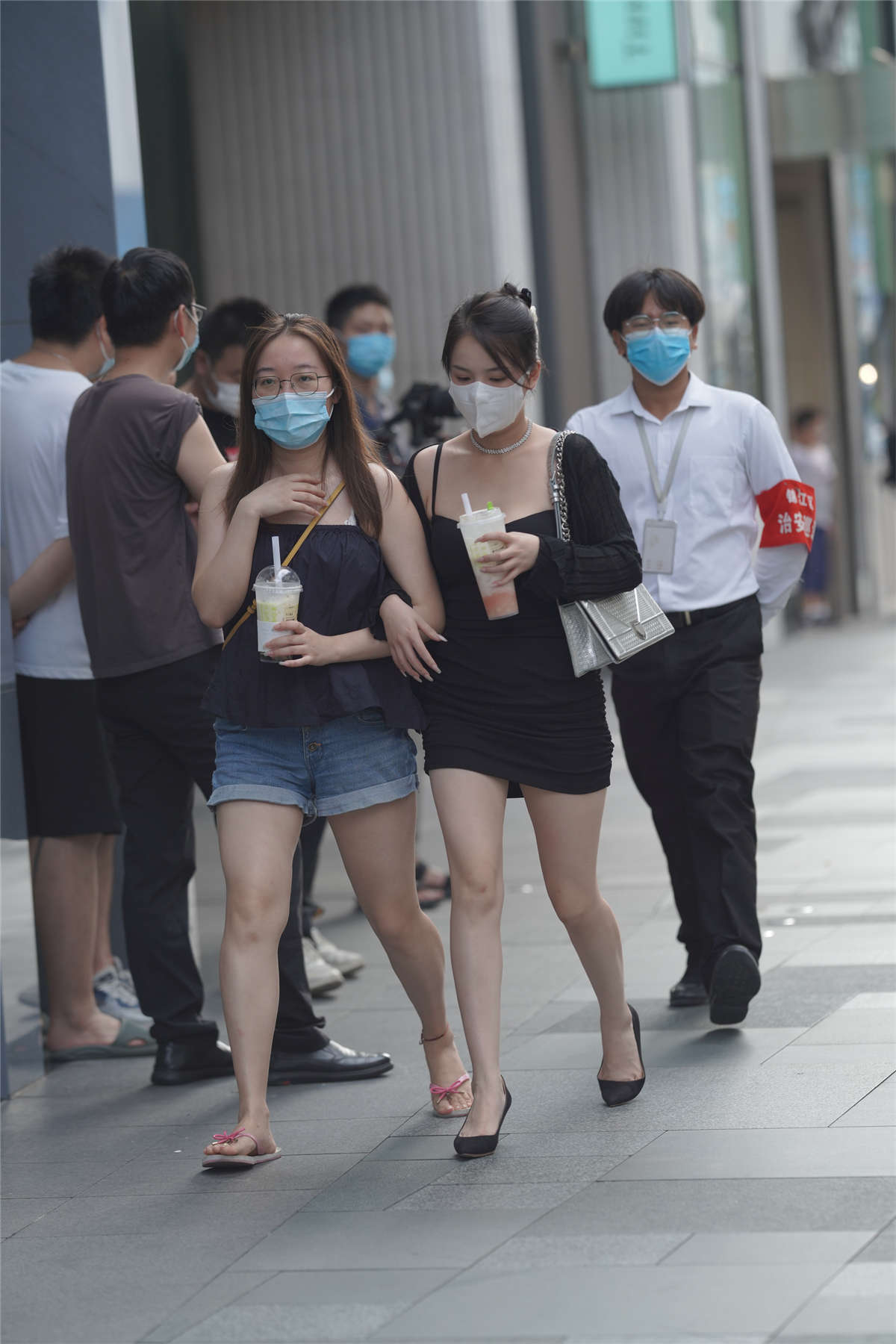 图片[2]-闺蜜大长腿-日更街拍