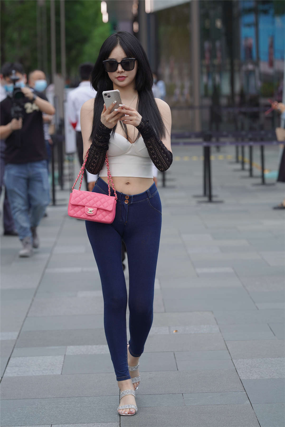 图片[2]-高挑牛仔裤太靓了-日更街拍