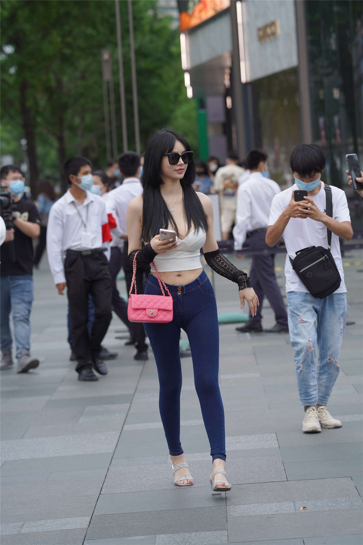 高挑牛仔裤太靓了-日更街拍