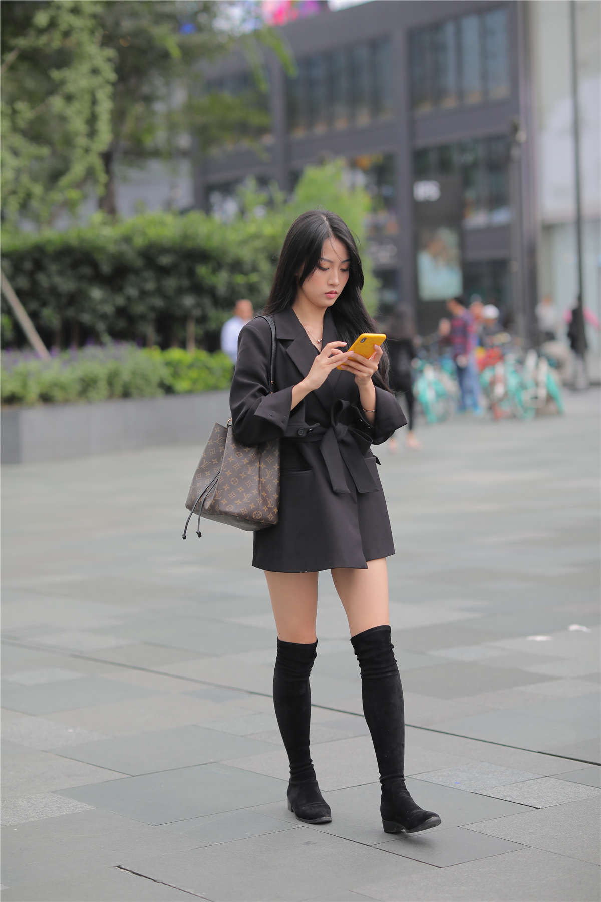 图片[2]-西装美腿长靴-日更街拍
