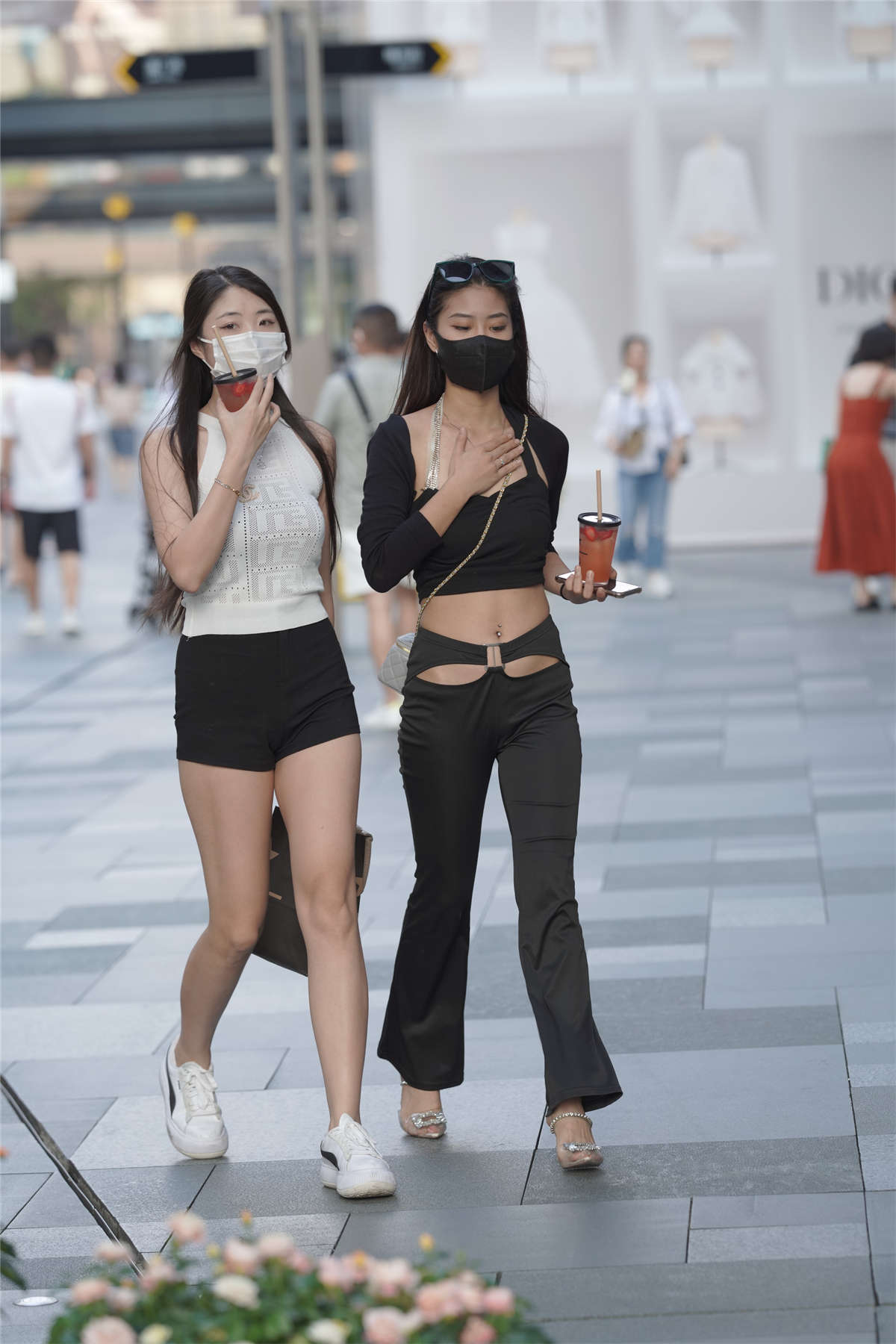 图片[2]-青春靓丽姐妹花-日更街拍