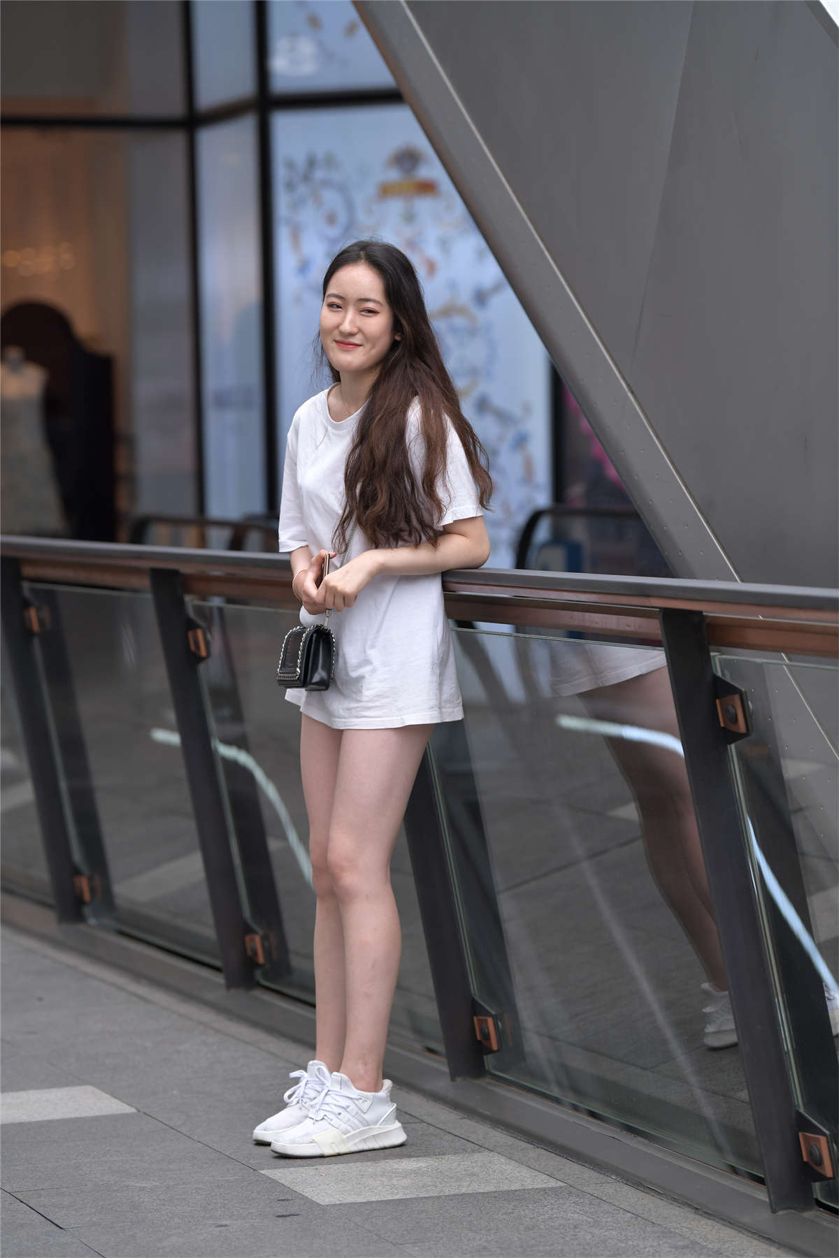 简单白T裇少女-日更街拍