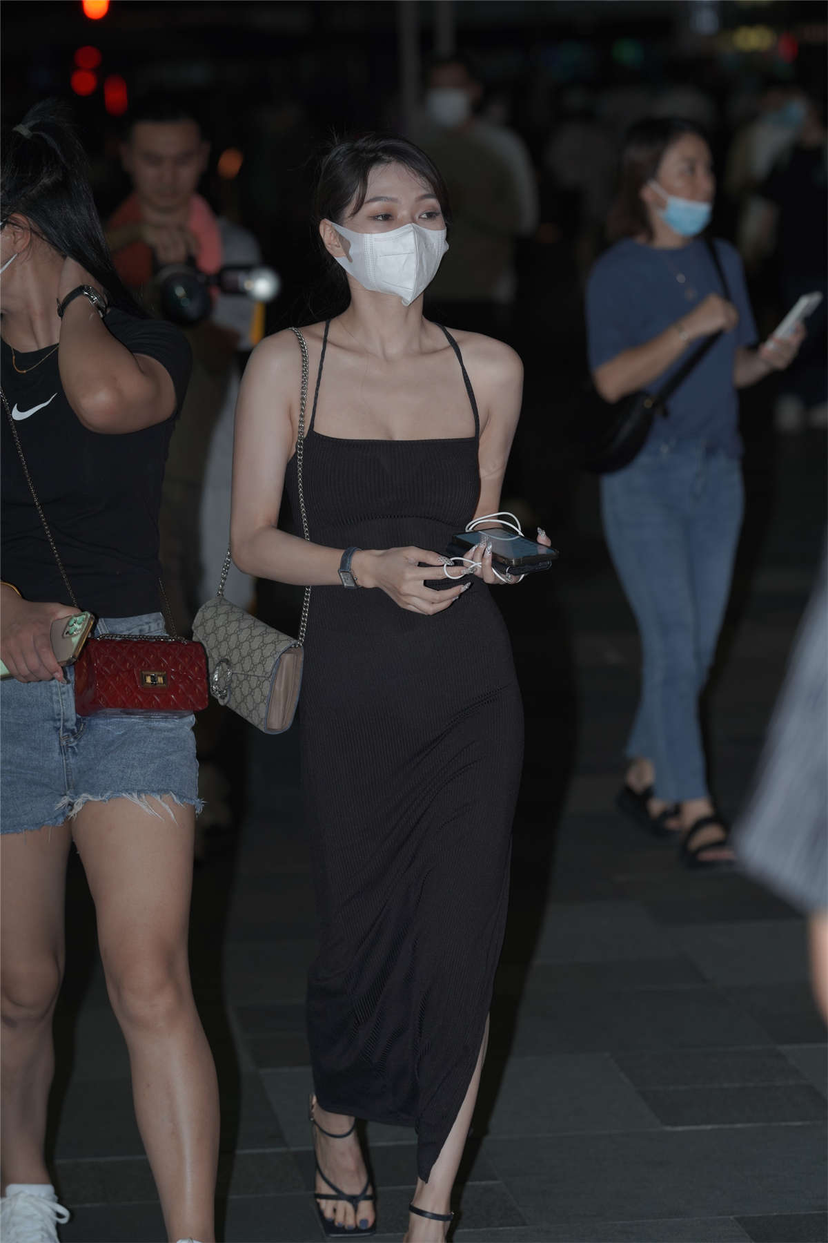图片[2]-大气黑色吊带裙-日更街拍
