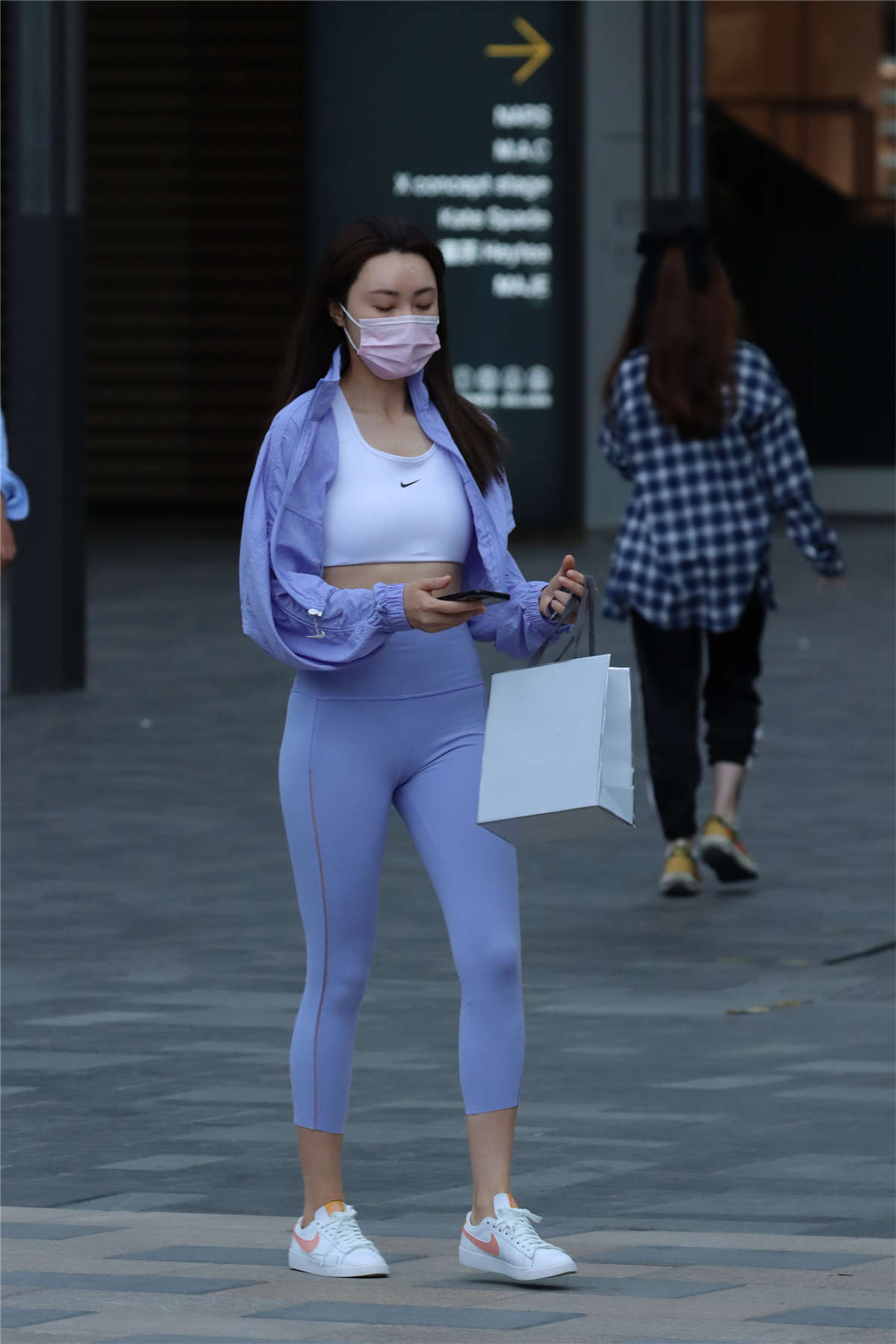 蓝色靓丽温柔-日更街拍