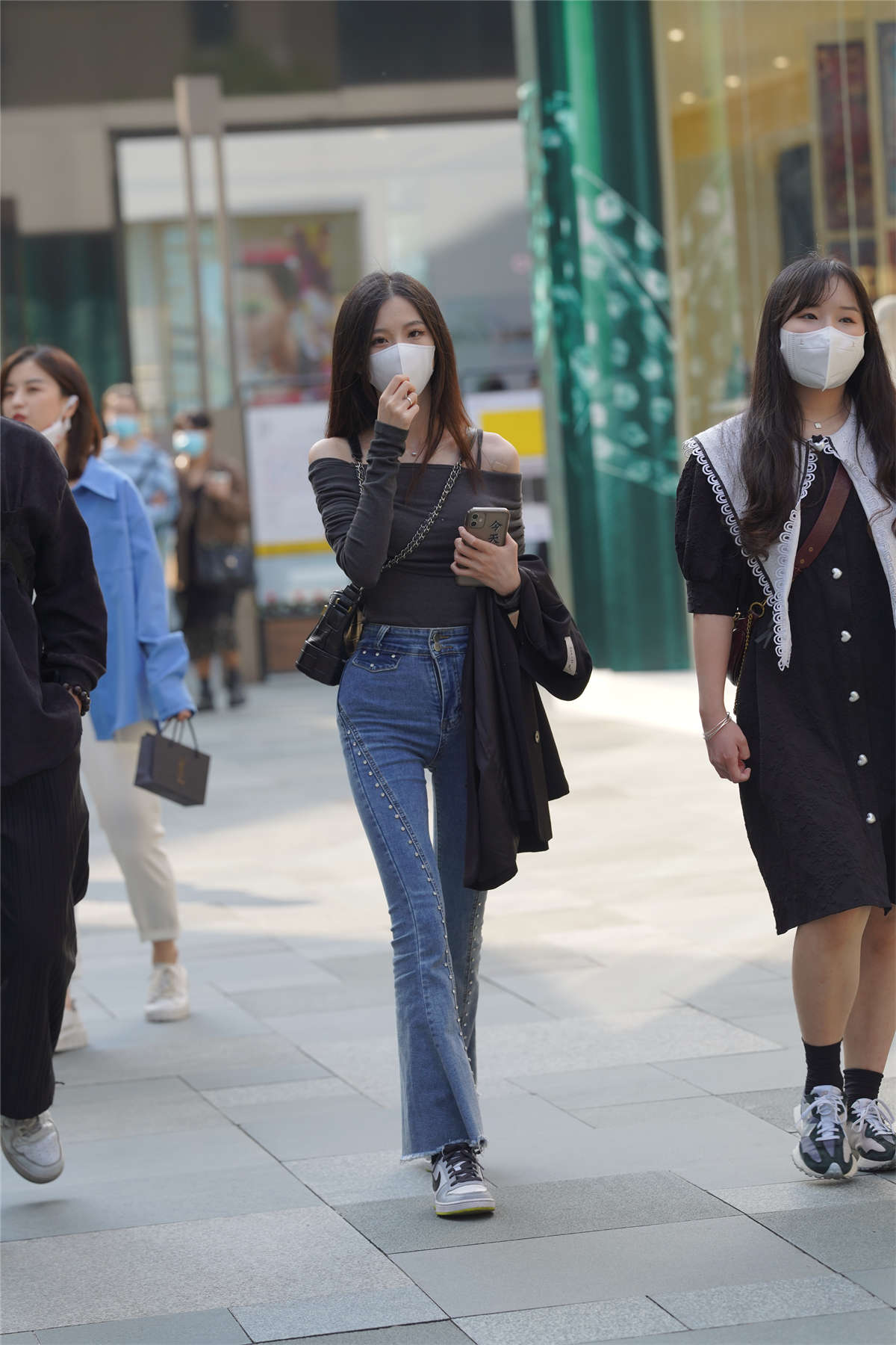 清秀甜美牛仔裤-日更街拍