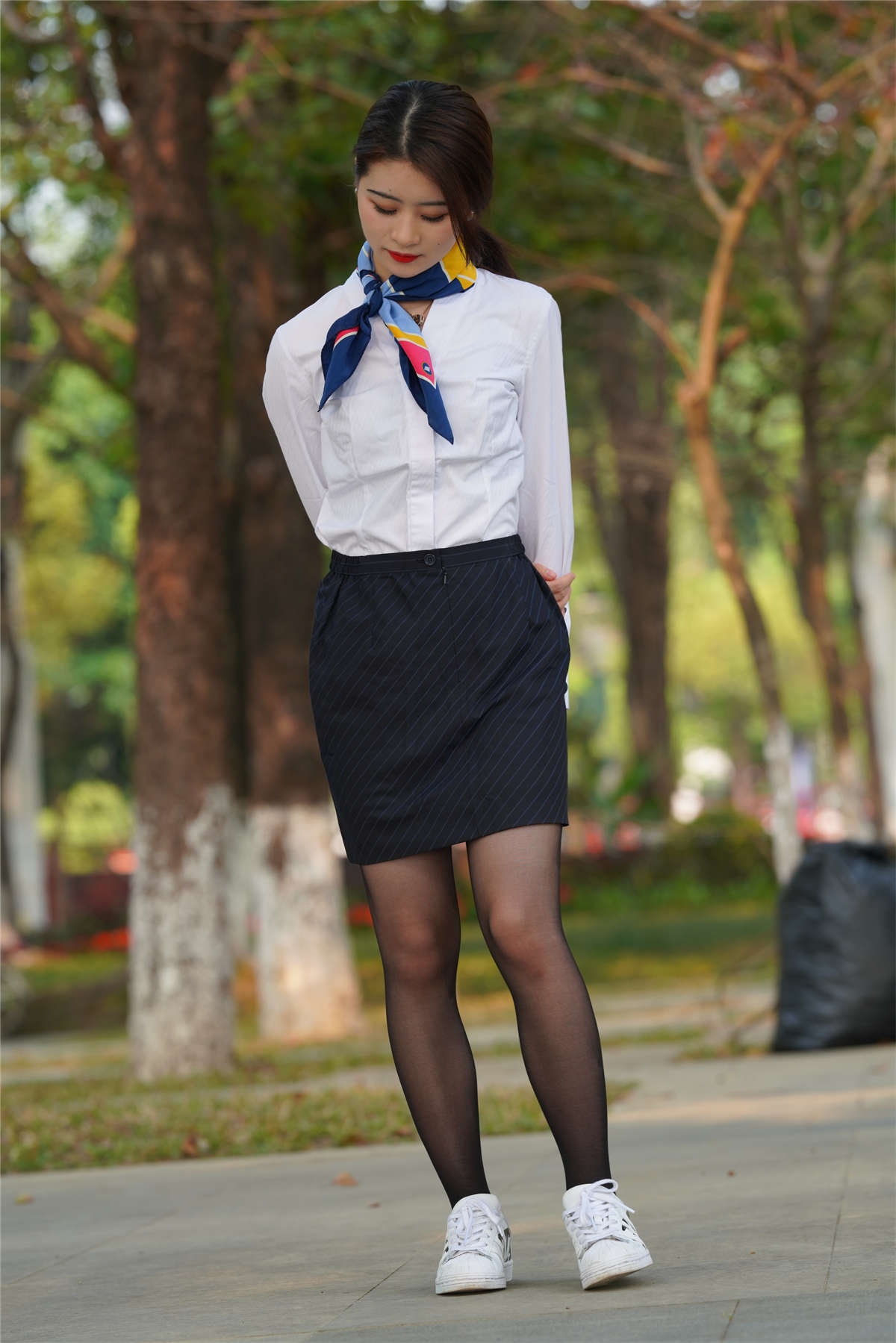 图片[2]-OL黑丝短裙-日更街拍