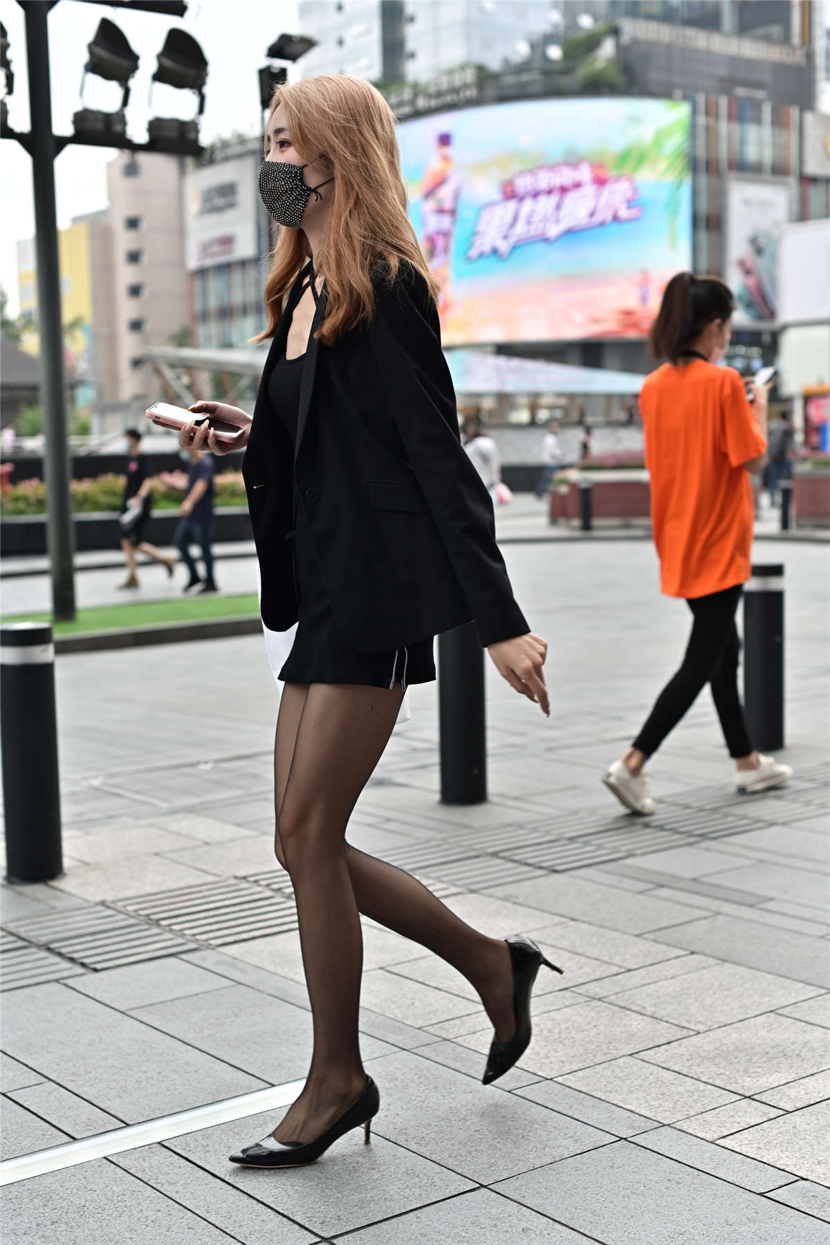 图片[2]-黑色紧身包臀裙黑丝-日更街拍