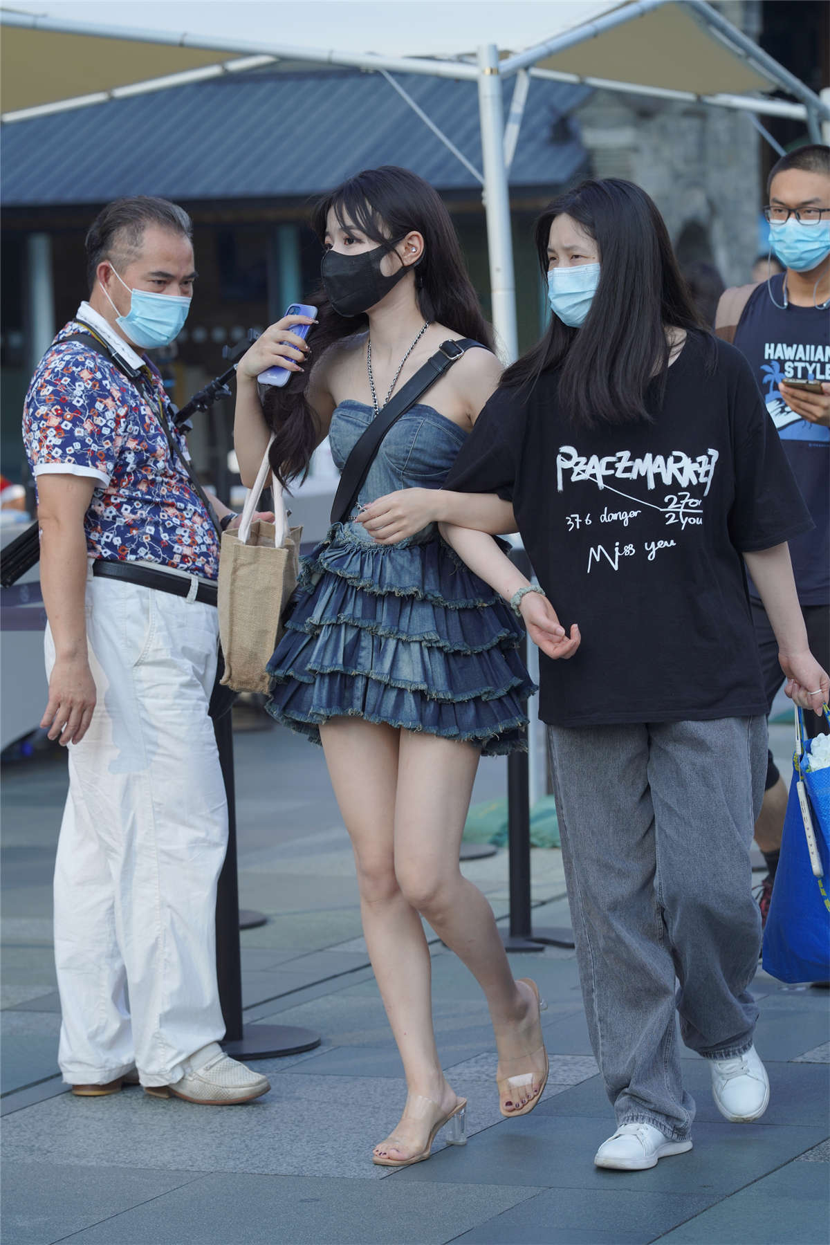 甜美动人牛仔裙-日更街拍