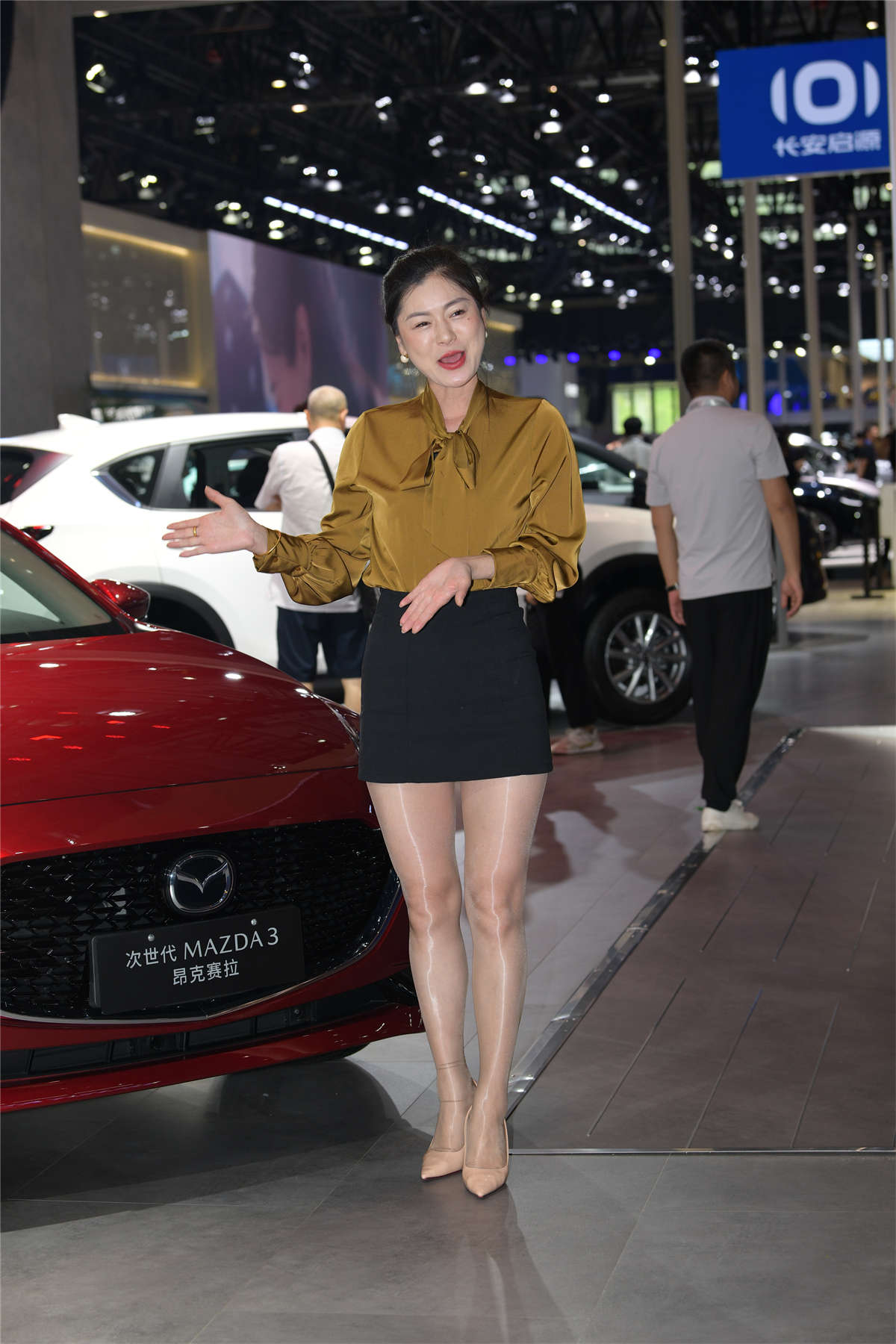 图片[2]-衬衫短裙通勤风-日更街拍