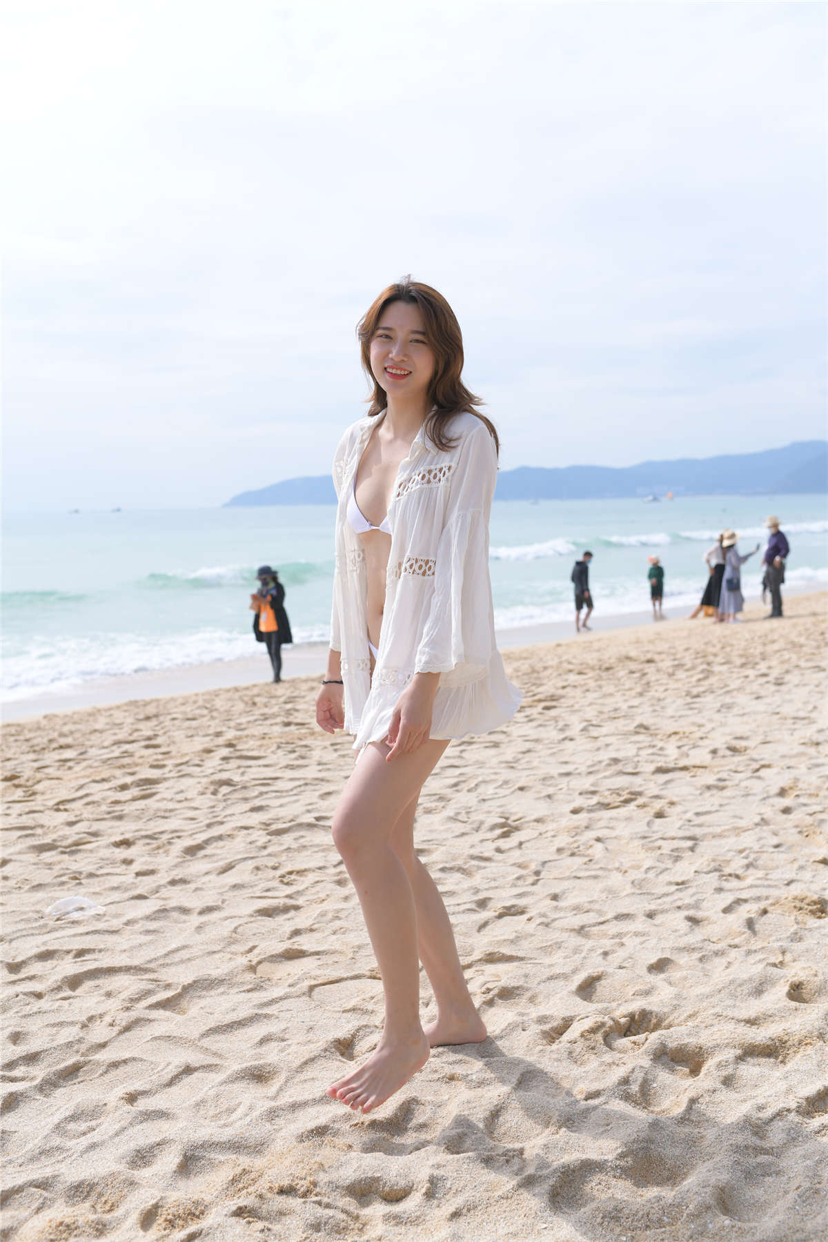 红石旅拍摄影作品 海边的白色比基尼长腿女孩-日更街拍