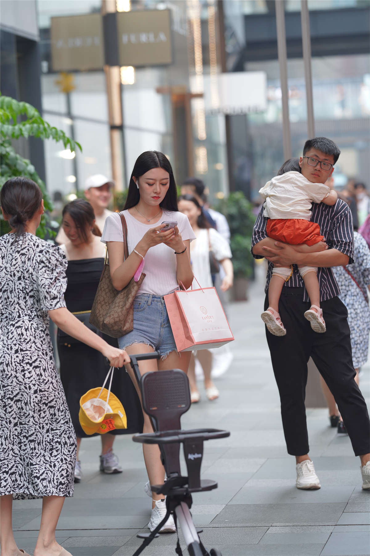 图片[2]-青春短裤小白鞋-日更街拍