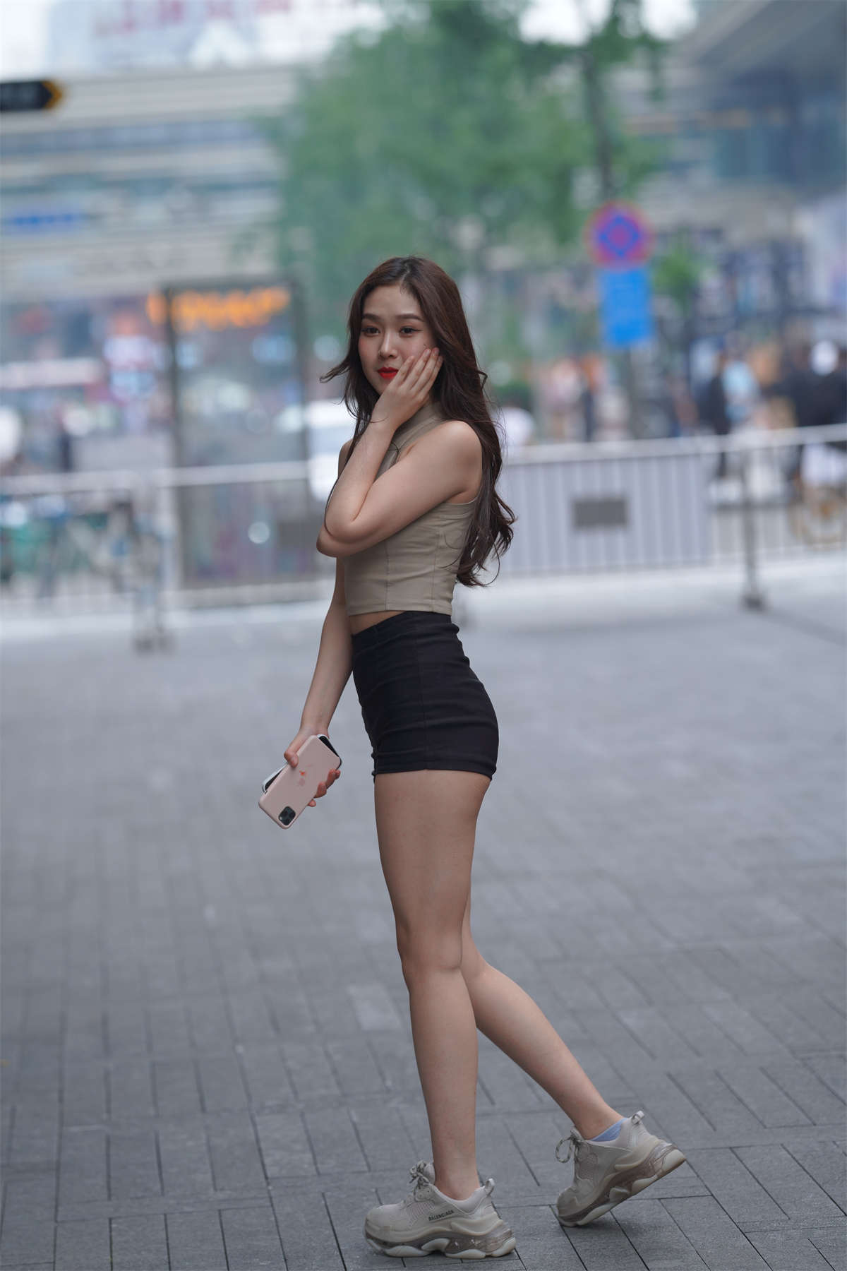 图片[2]-黑色热裤美腿-日更街拍