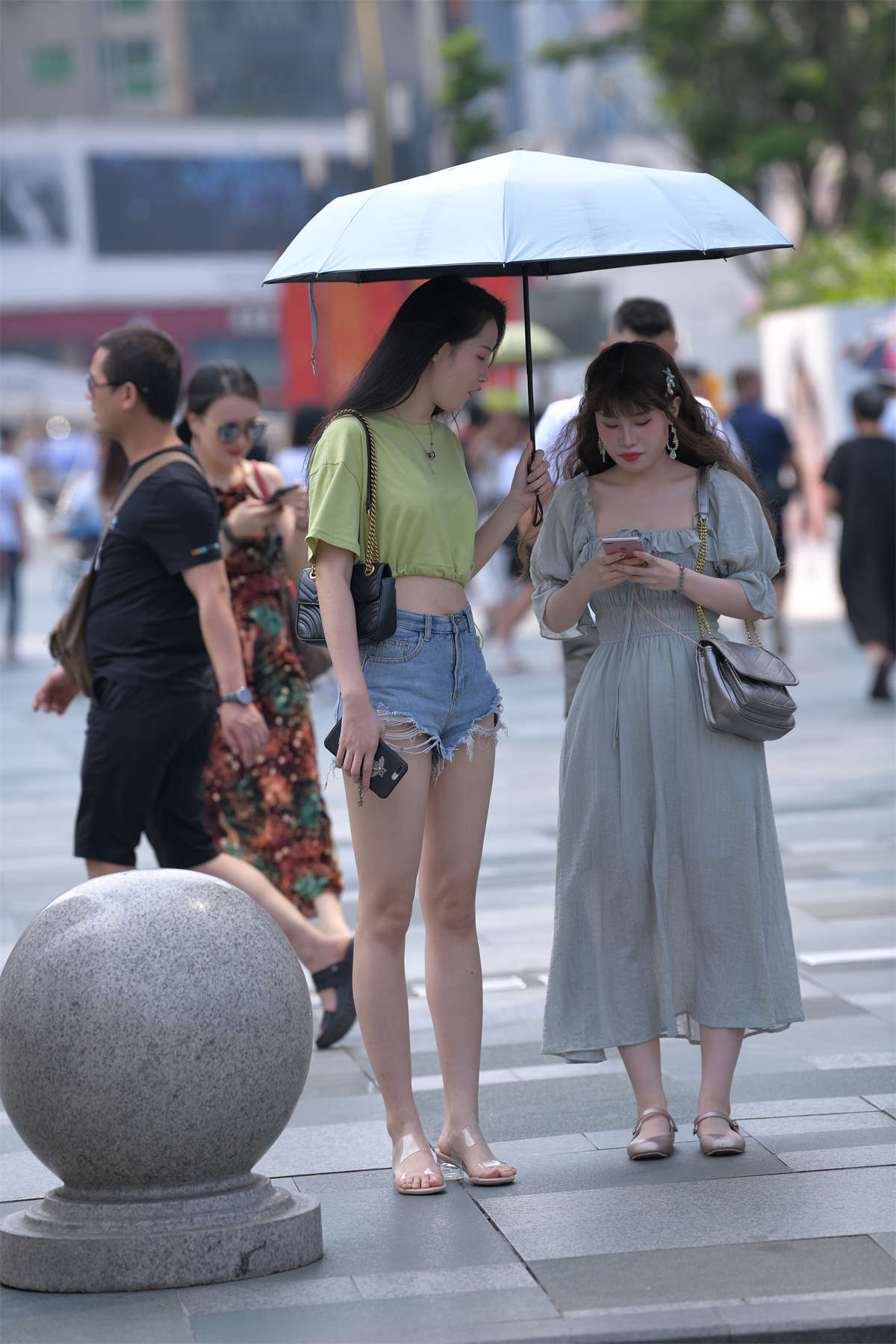 甜美青春小姐姐-日更街拍