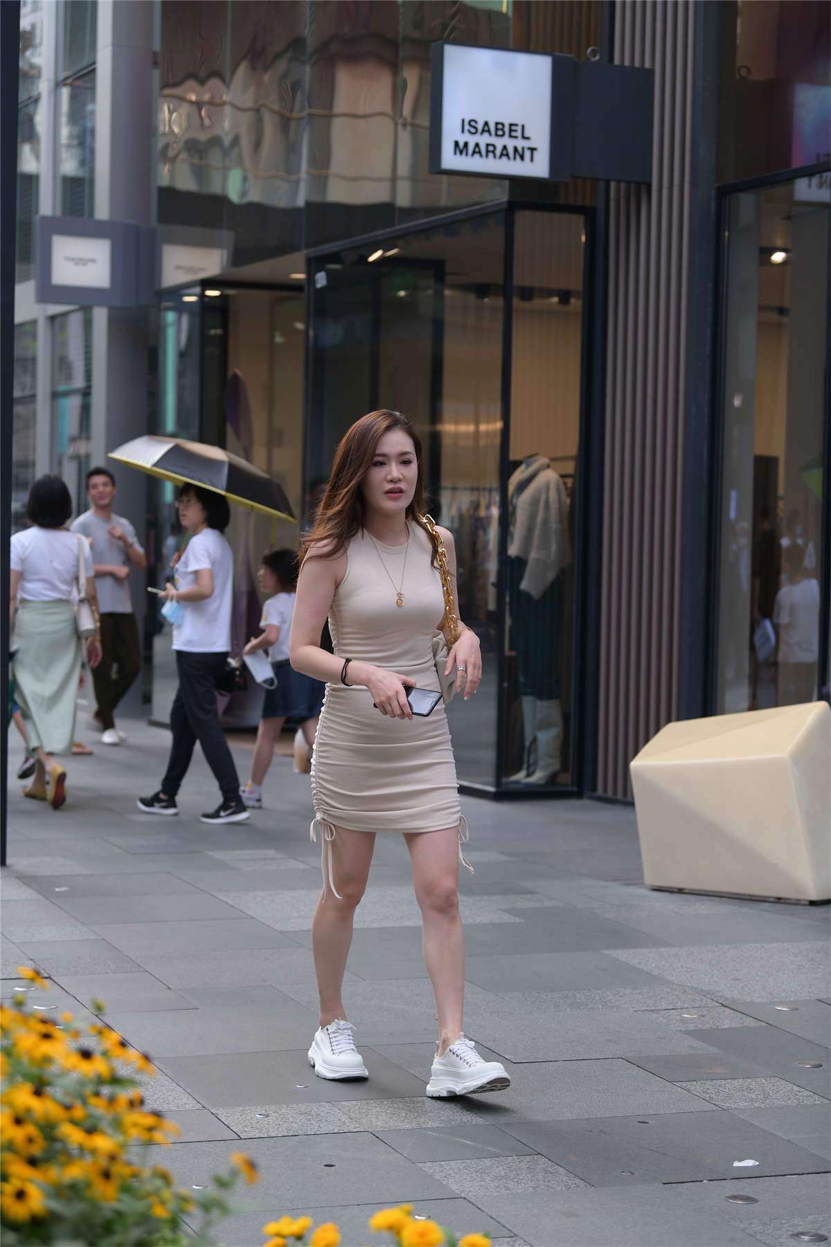 视觉冲击街拍作品 – 性感韵味的包臀裙少妇-日更街拍