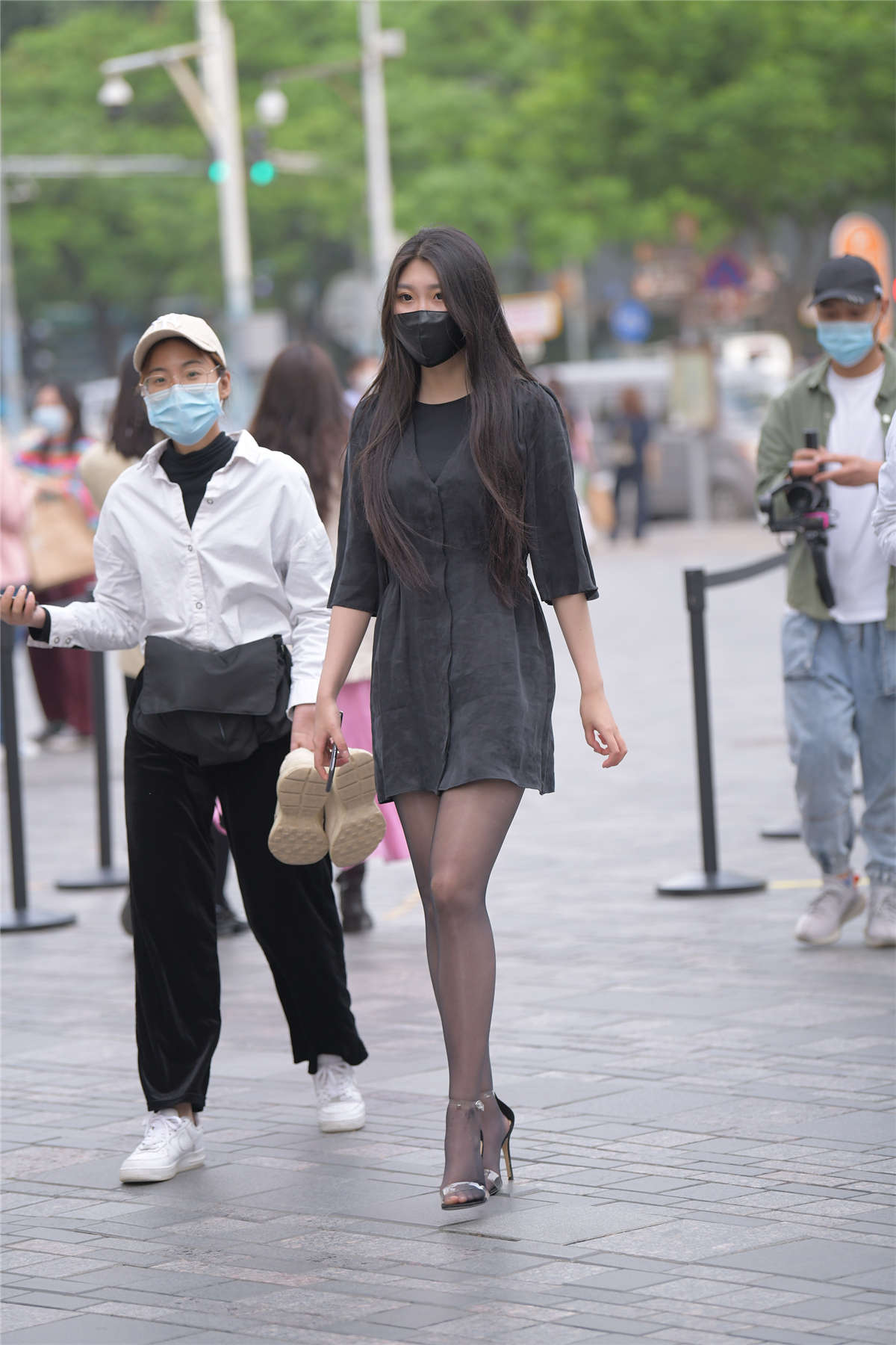 红石街拍作品 – 又遇黑丝美女-日更街拍