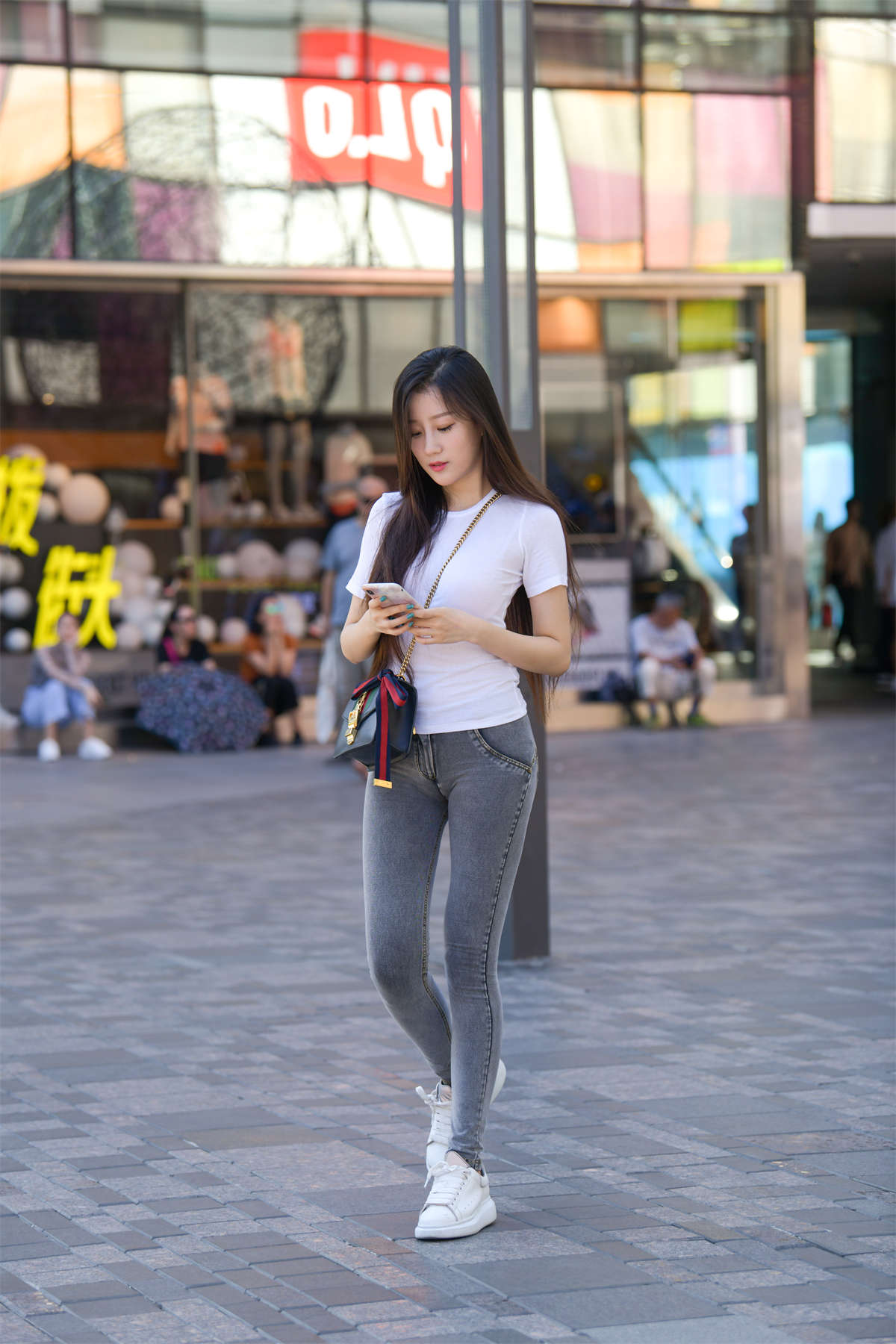 图片[2]-长发飘飘牛仔裤-日更街拍