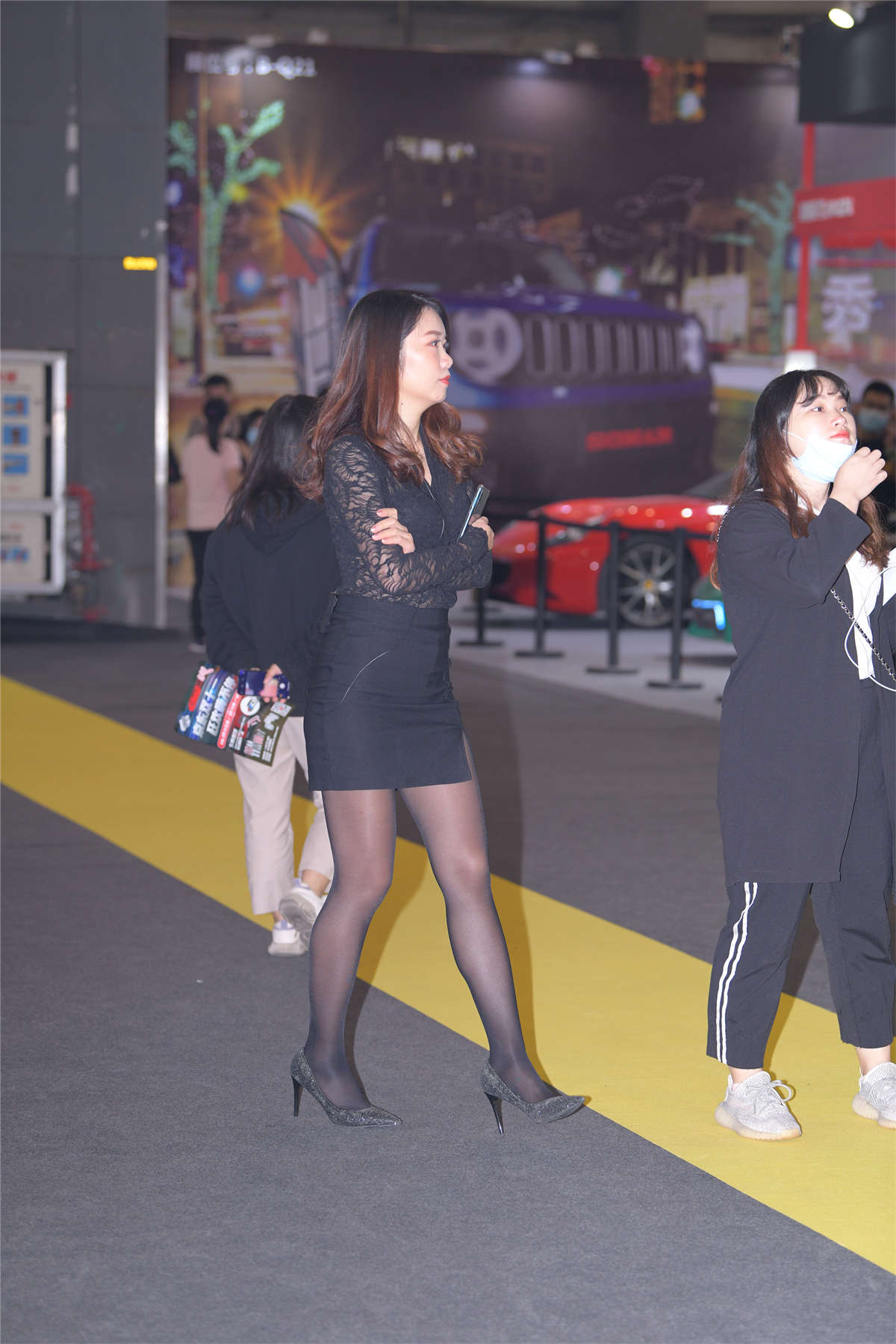 图片[2]-知性迷人黑裙-日更街拍