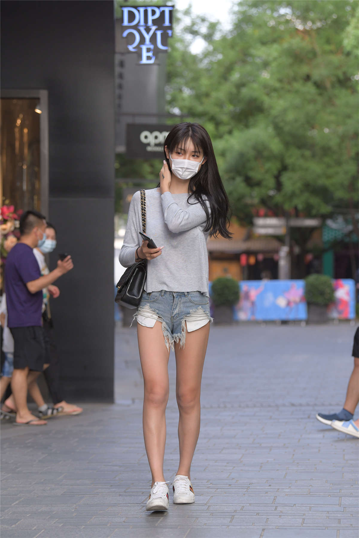 图片[2]-青春养眼牛仔短裤-日更街拍