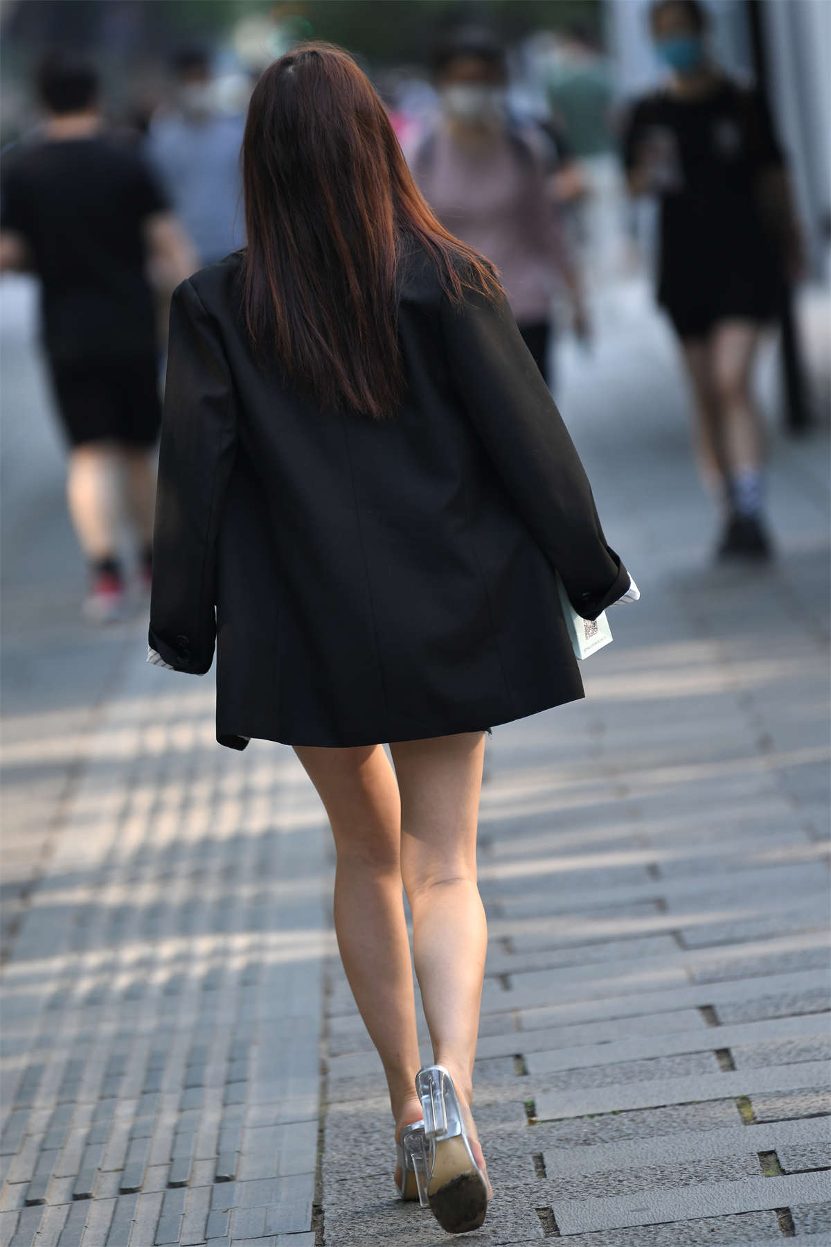 图片[2]-咔喳街拍作品 – 对面的短裙高跟-日更街拍