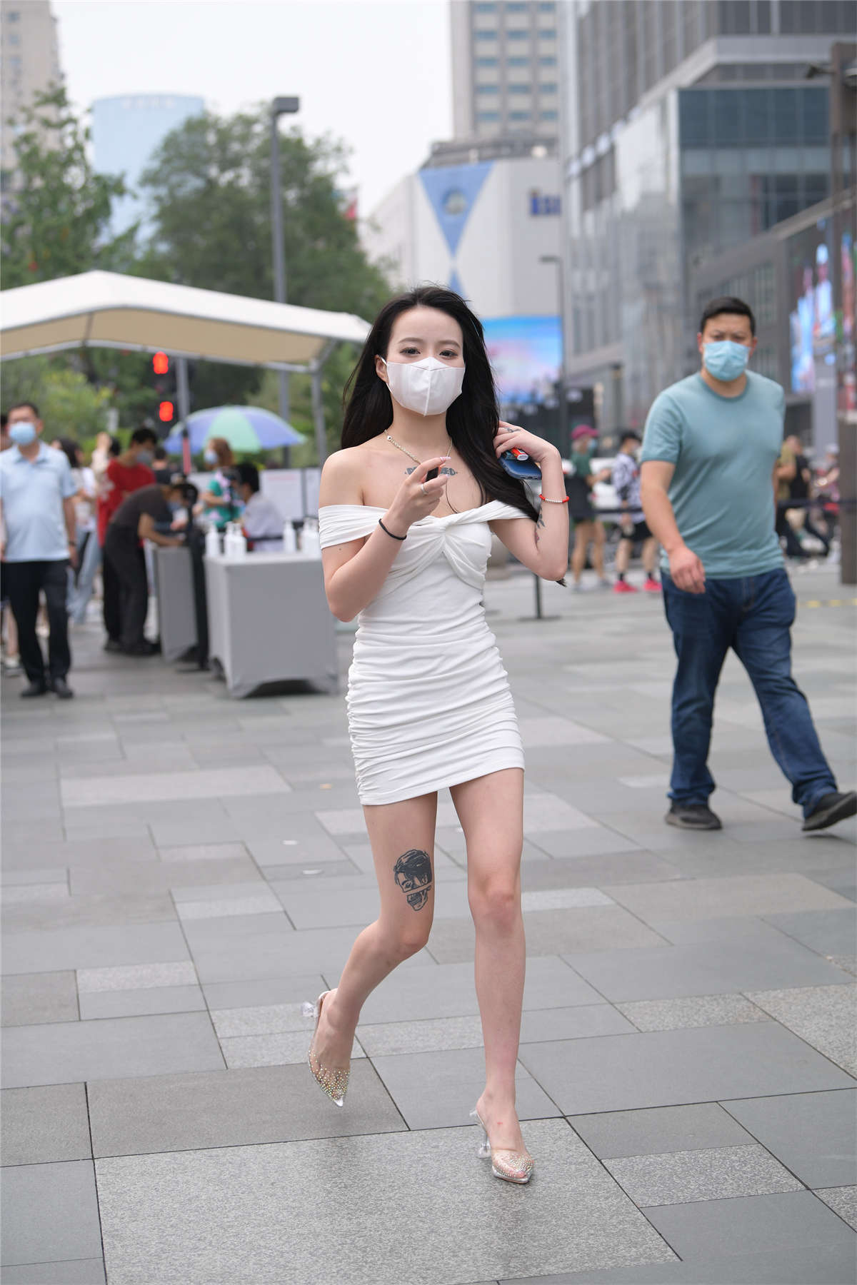 白色修身裙-日更街拍