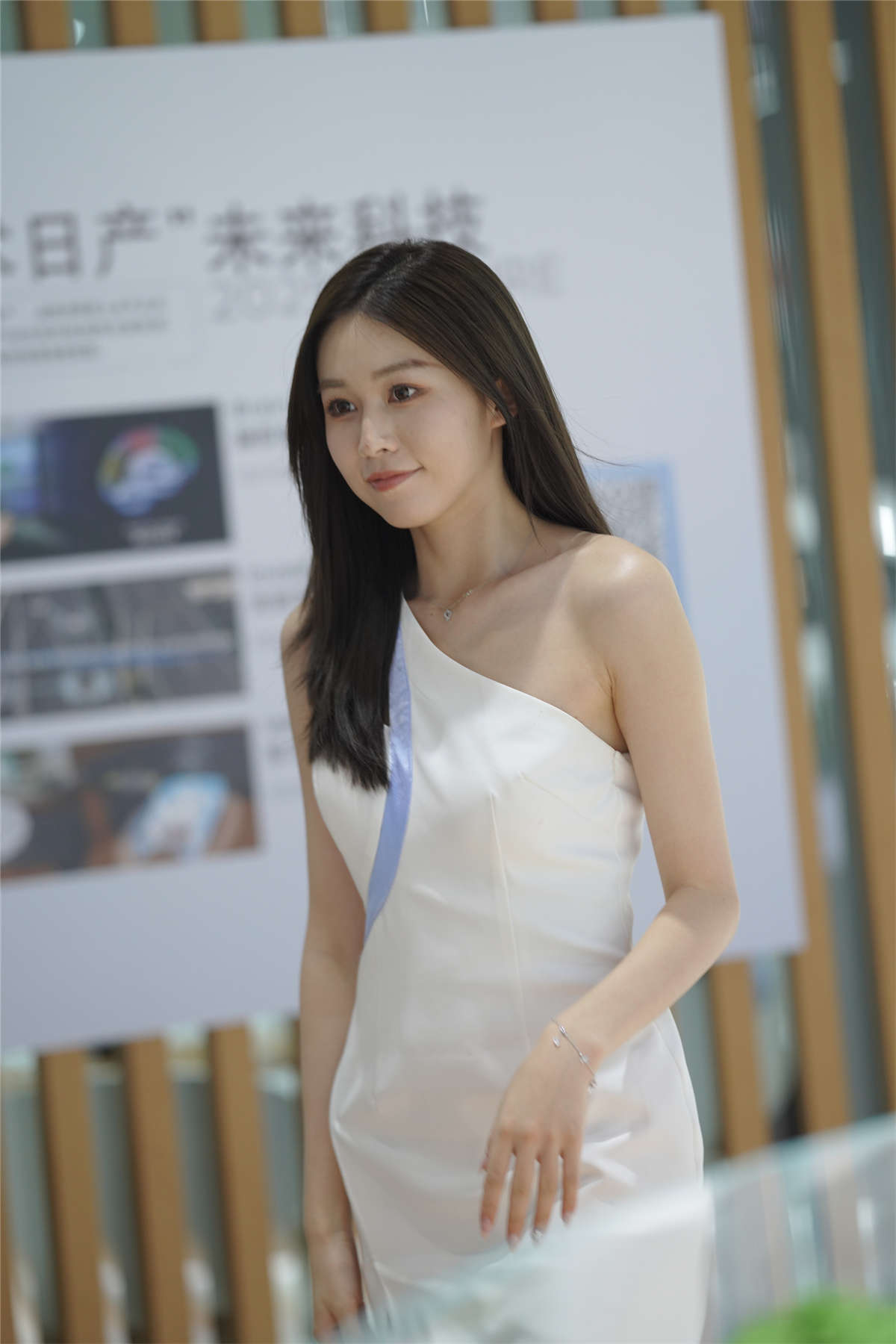 图片[2]-迷人白色套装裙-日更街拍