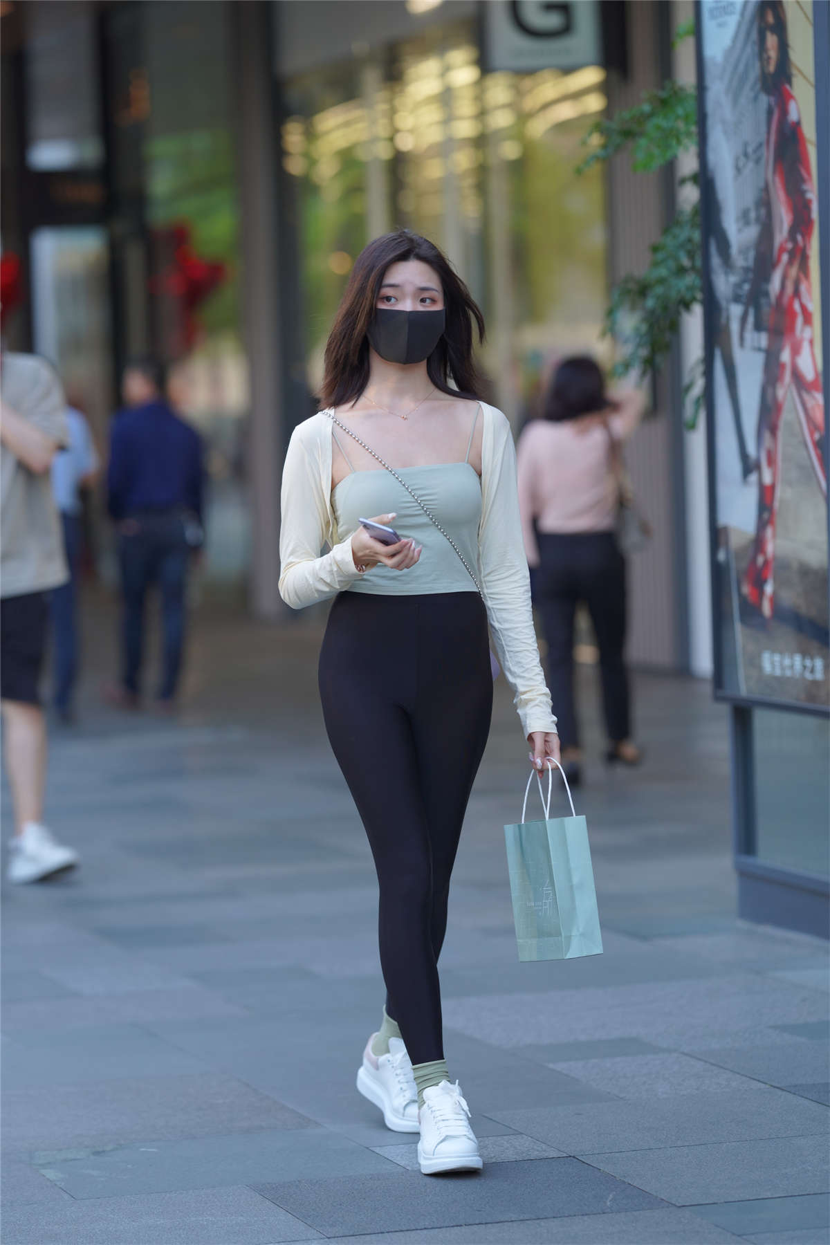 图片[2]-清秀瑜伽裤低胸-日更街拍