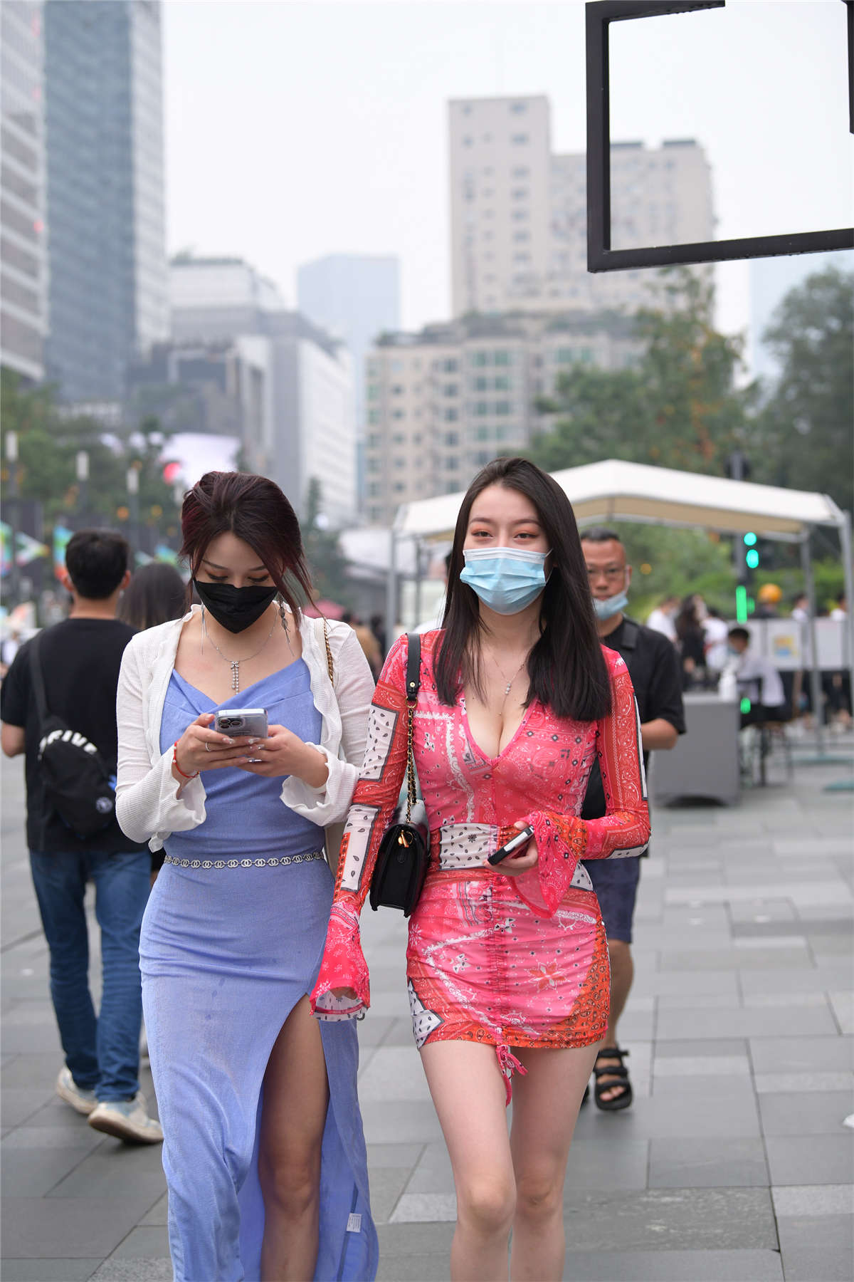 图片[2]-亮眼红色纱裙-日更街拍