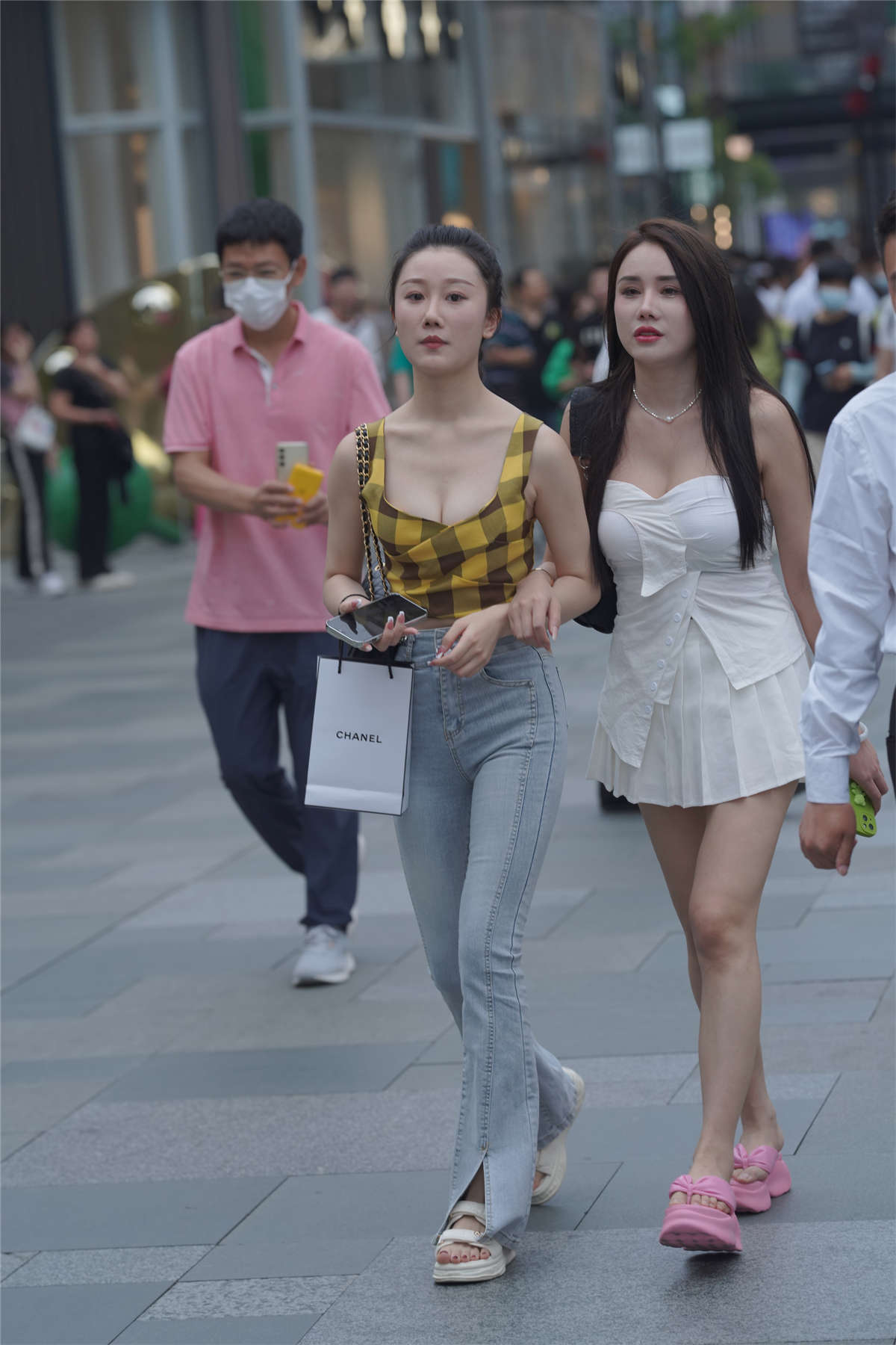 图片[2]-百搭喇叭牛仔裤-日更街拍