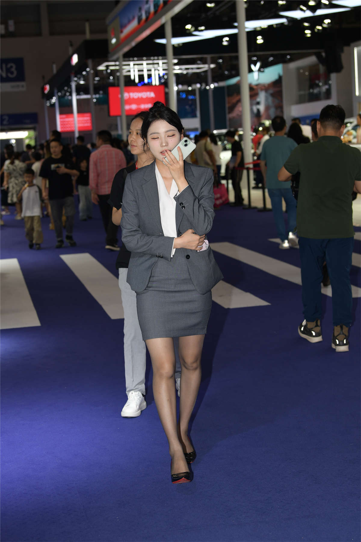 图片[2]-销售小姐姐-日更街拍