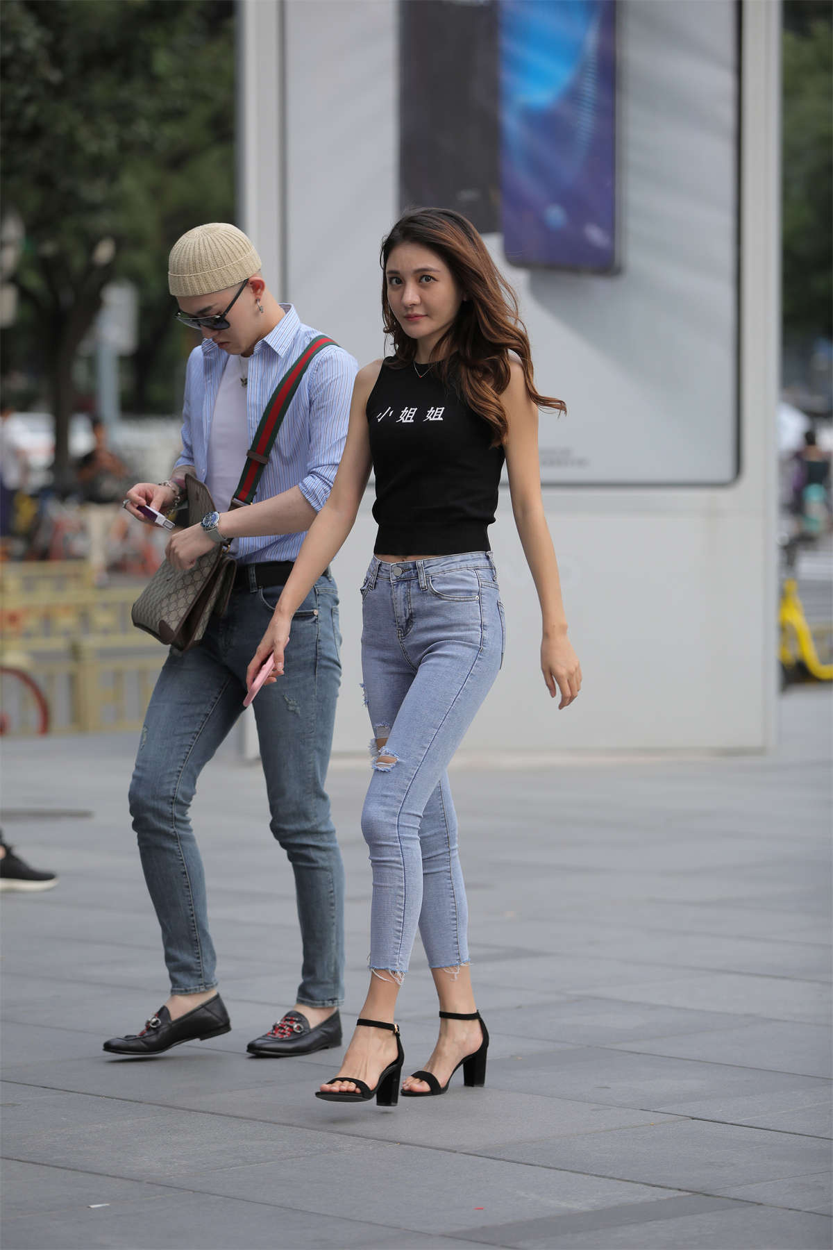 窈窕小蛮腰牛仔小姐姐-日更街拍