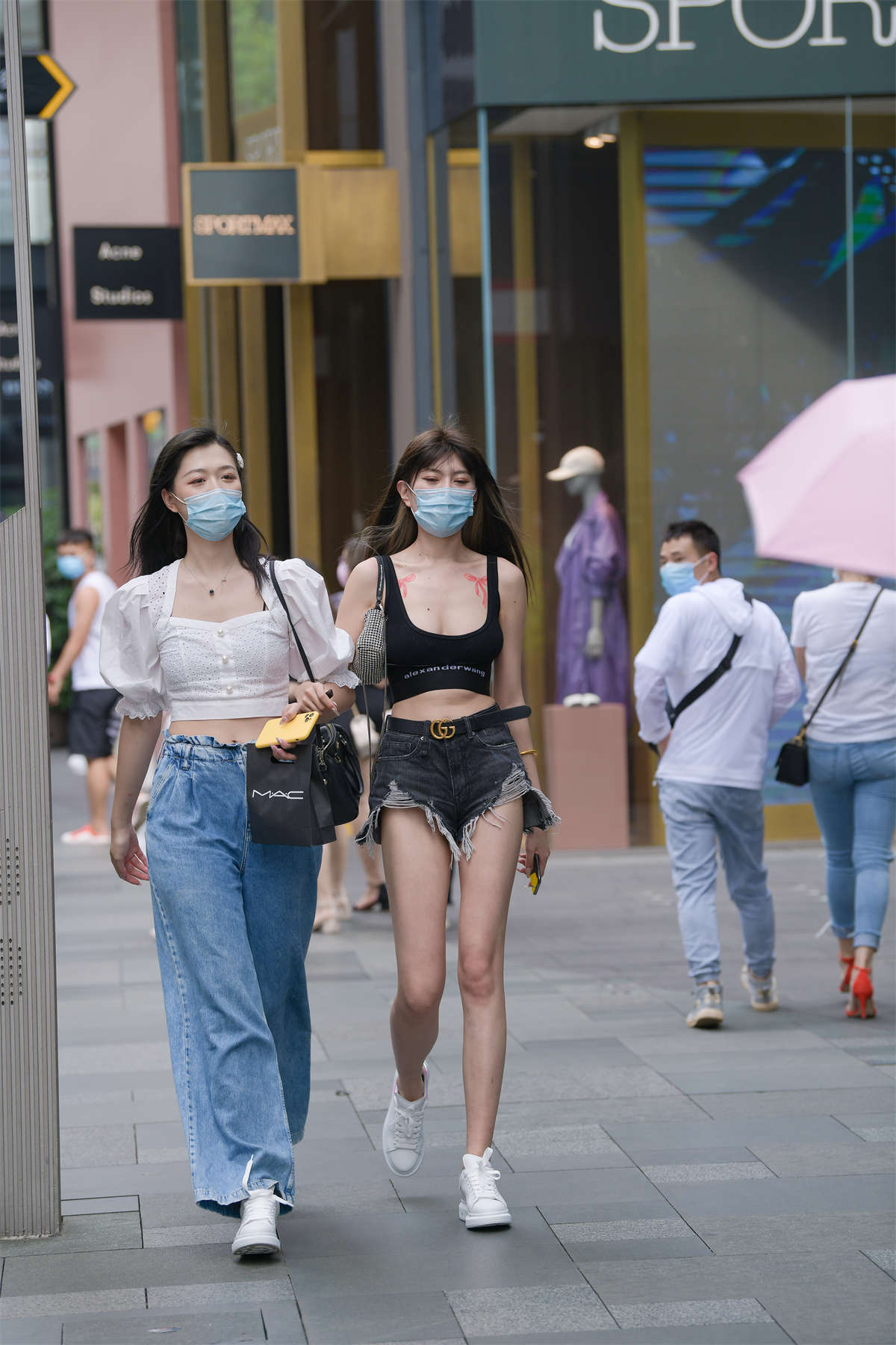 图片[2]-时尚V型短裤-日更街拍