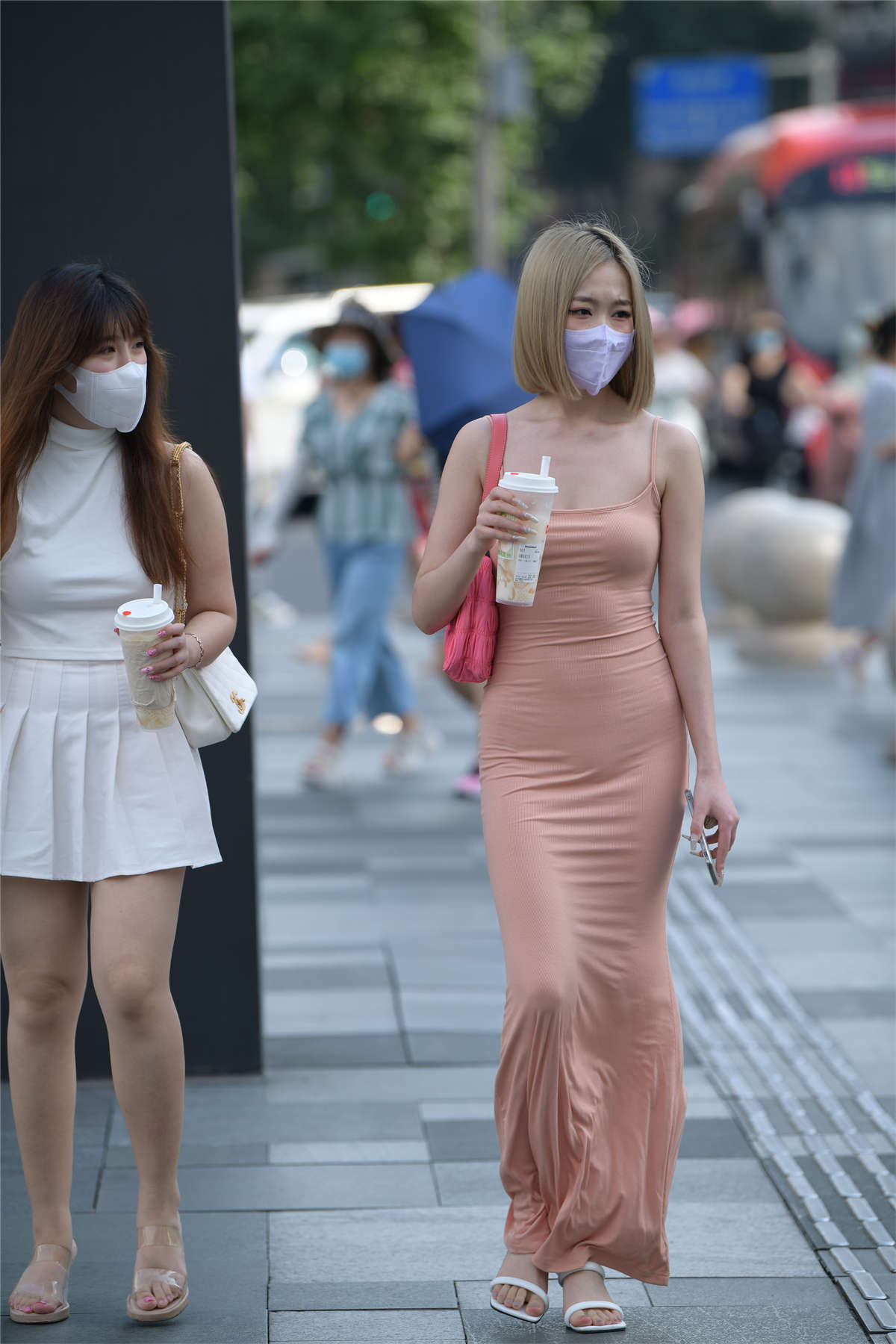 优雅修身长裙-日更街拍