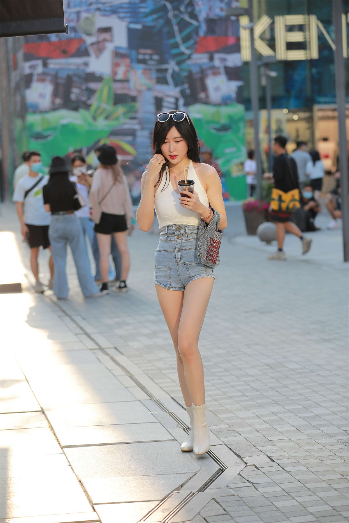 图片[2]-蓝色热裤美腿短靴-日更街拍